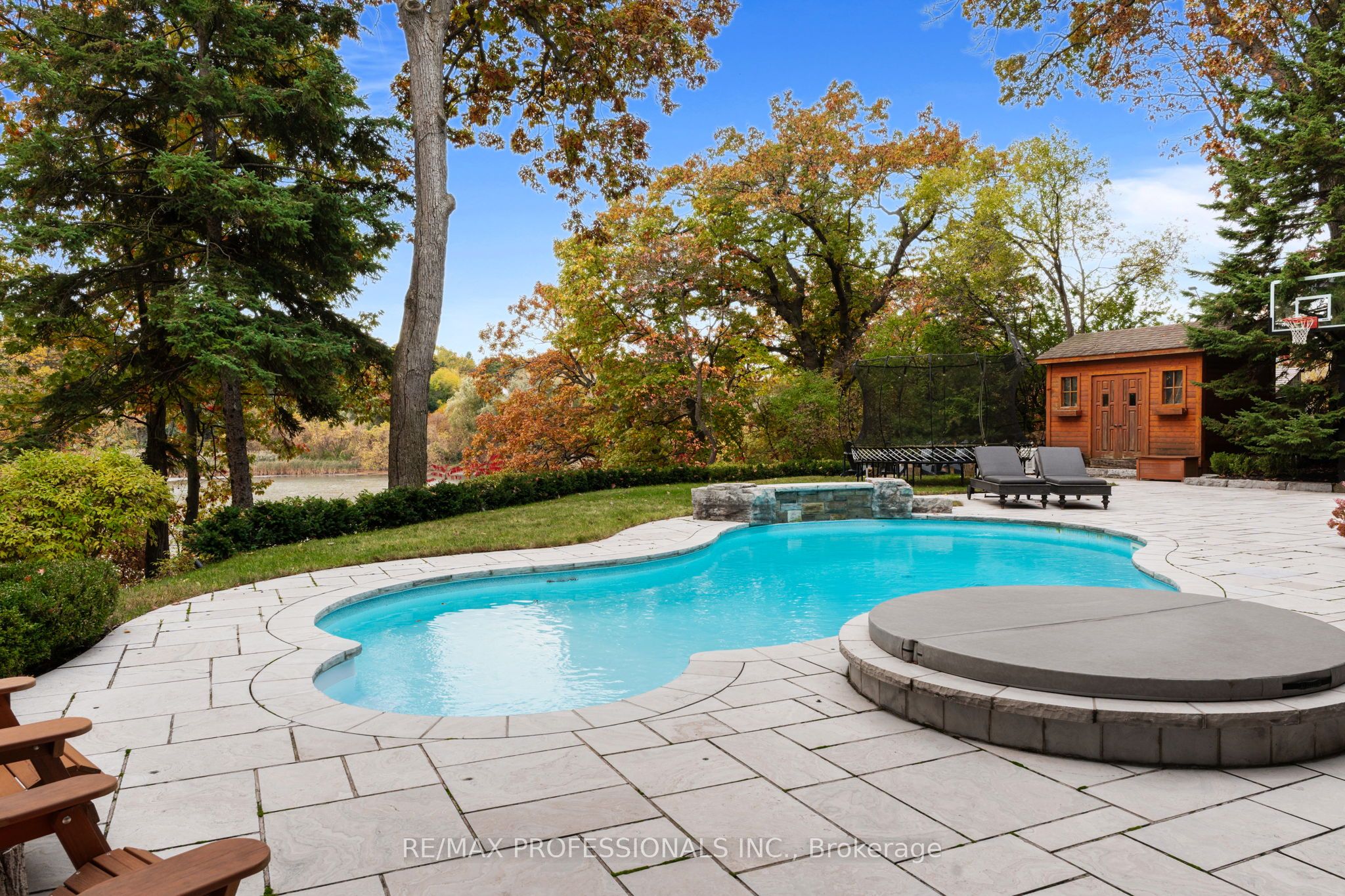 23 Riverside Crescent, Toronto, ON M6S 1B5 photo 4