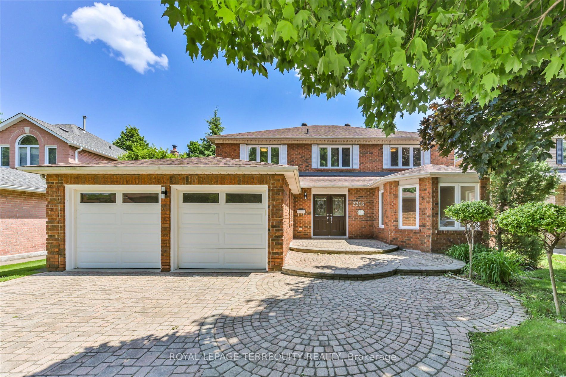 2216 Dunvegan Avenue, Oakville, ON L6J 6P7 photo 2