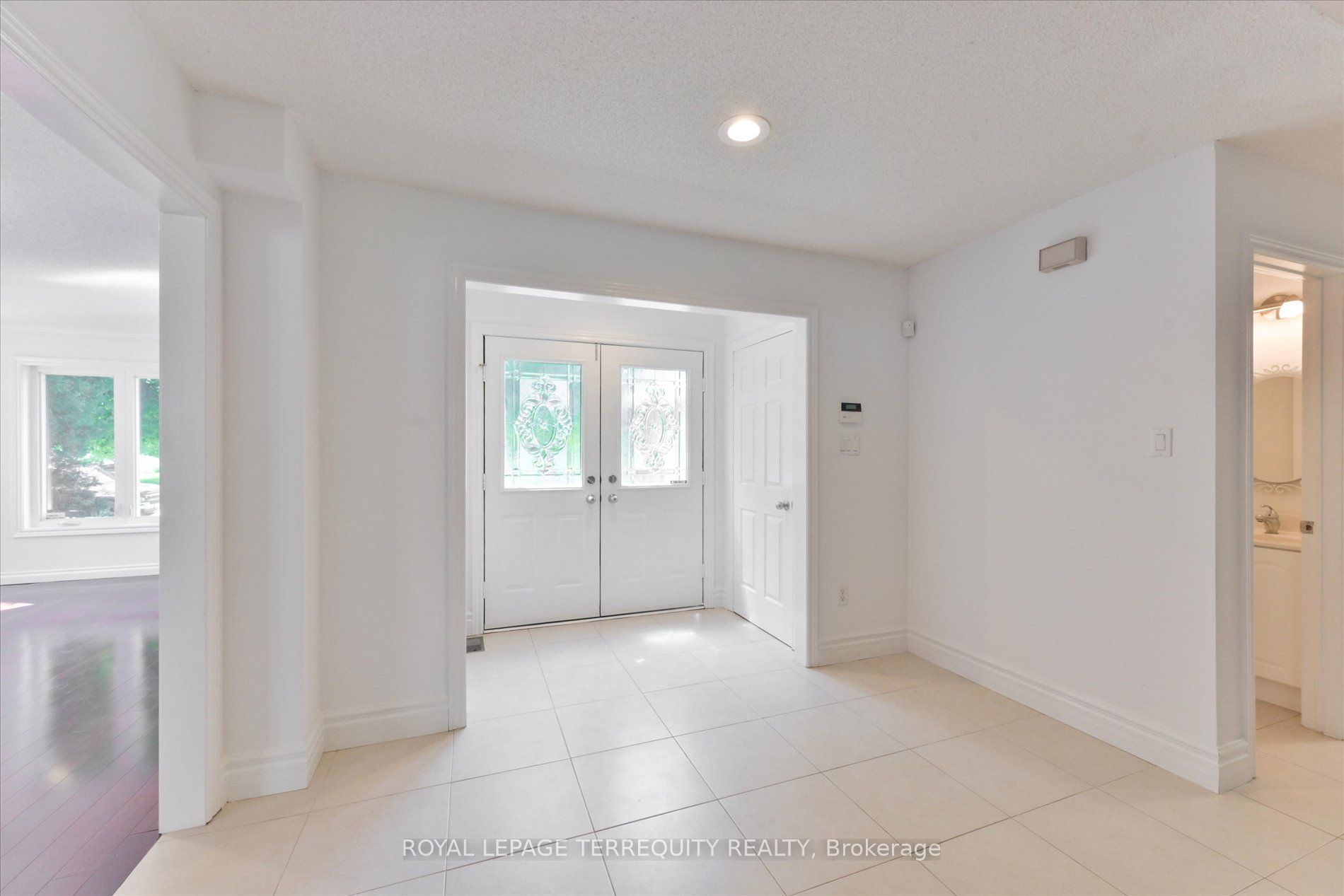 2216 Dunvegan Avenue, Oakville, ON L6J 6P7 photo 3