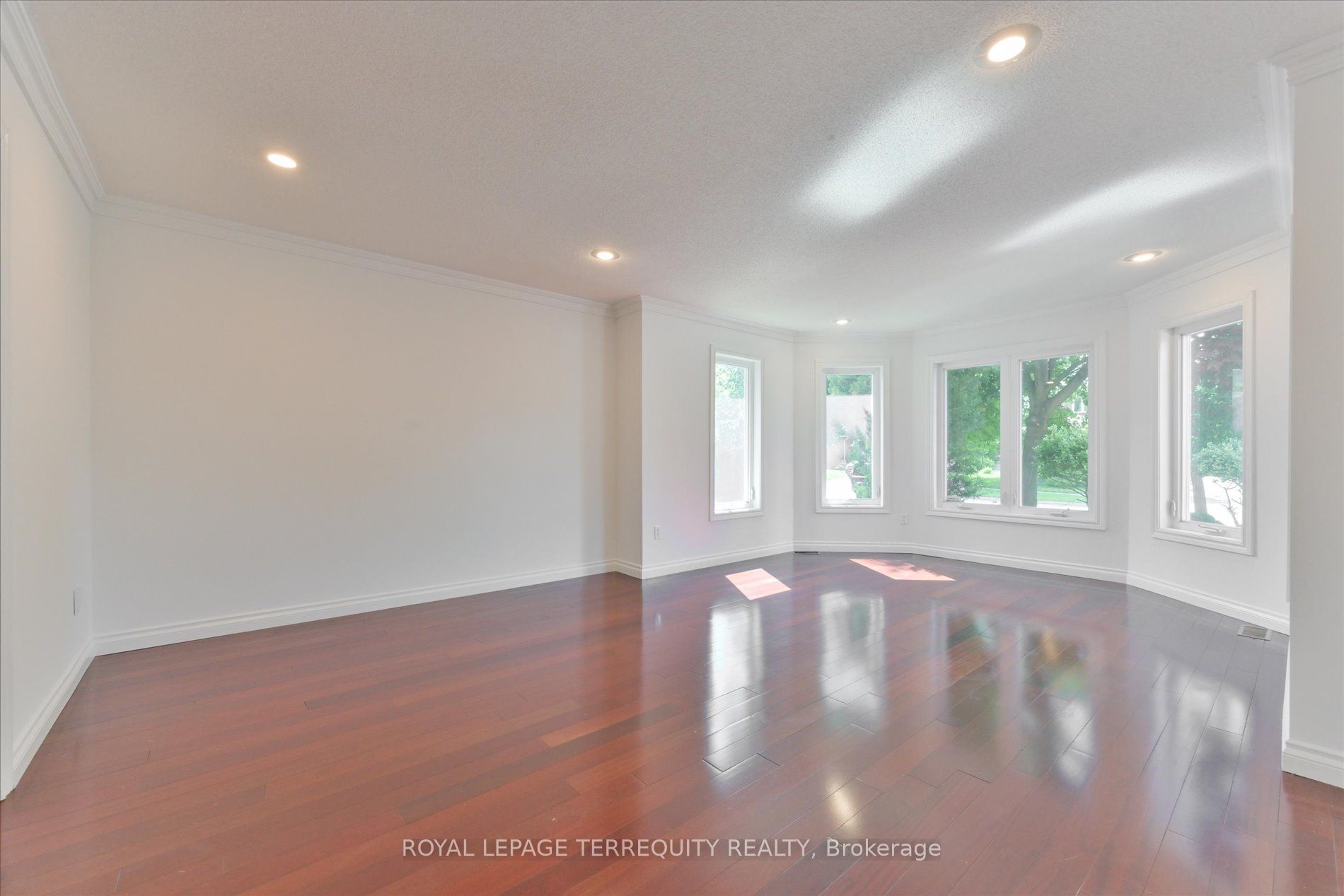 2216 Dunvegan Avenue, Oakville, ON L6J 6P7 photo 5