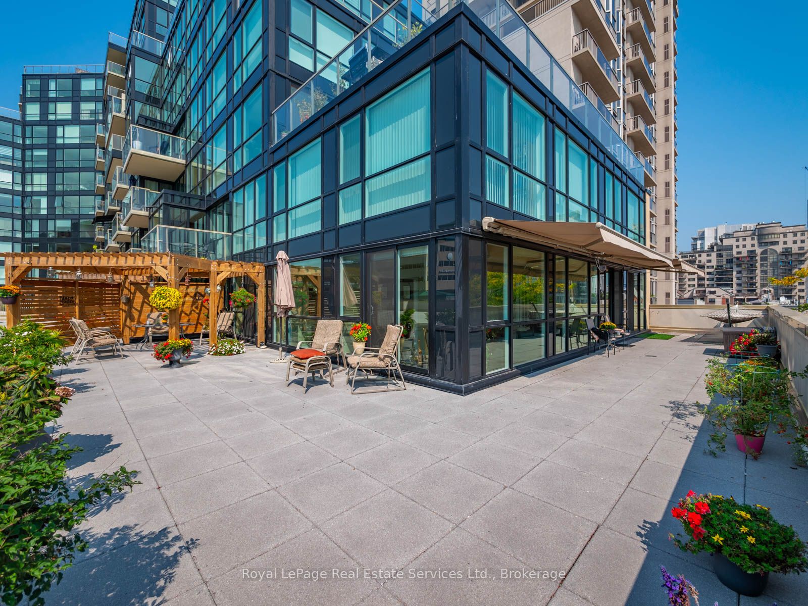 415 Locust Street 310, Burlington, ON L7S 2J2