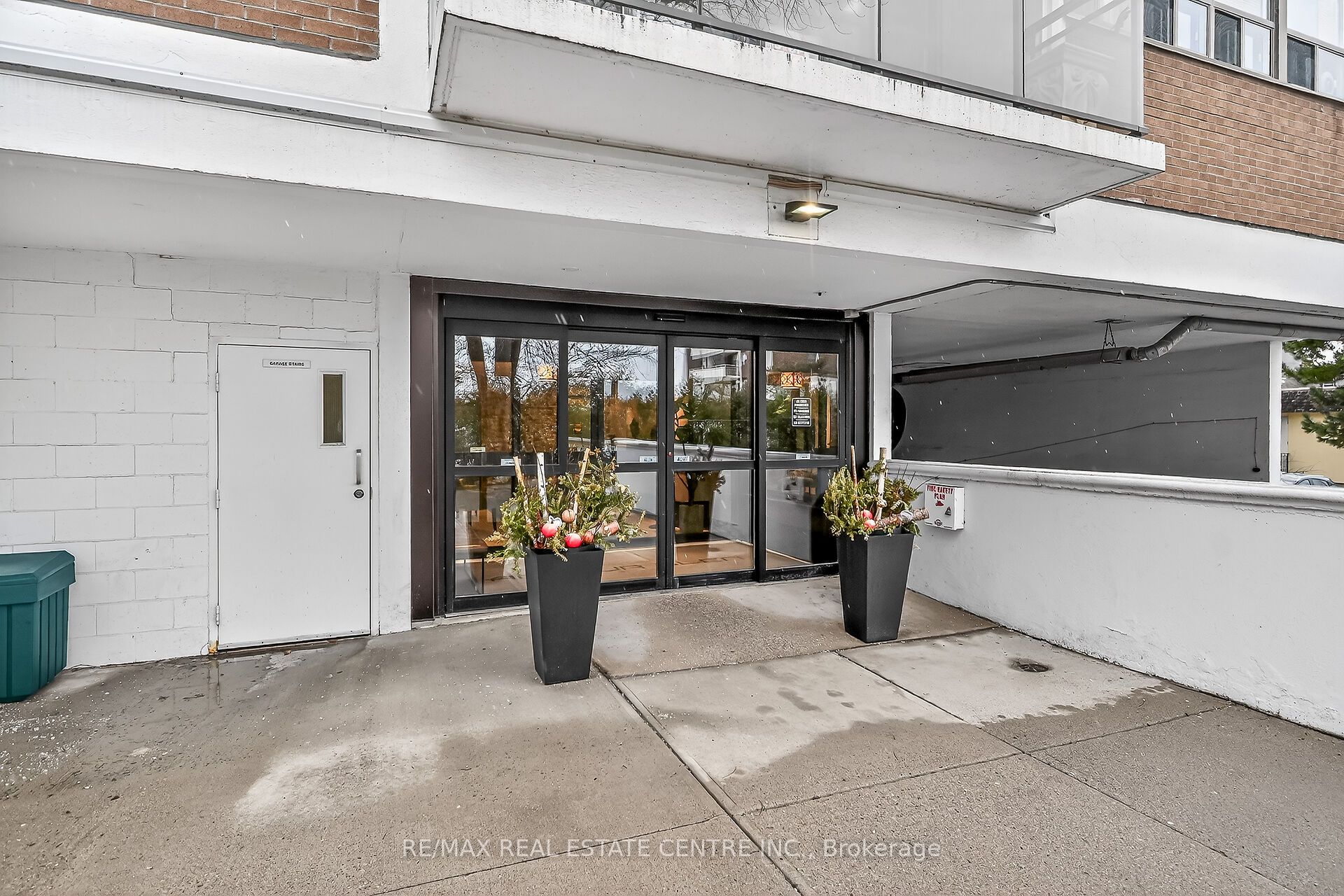 212 Kerr Street 702, Oakville, ON L6K 3B1 photo 3