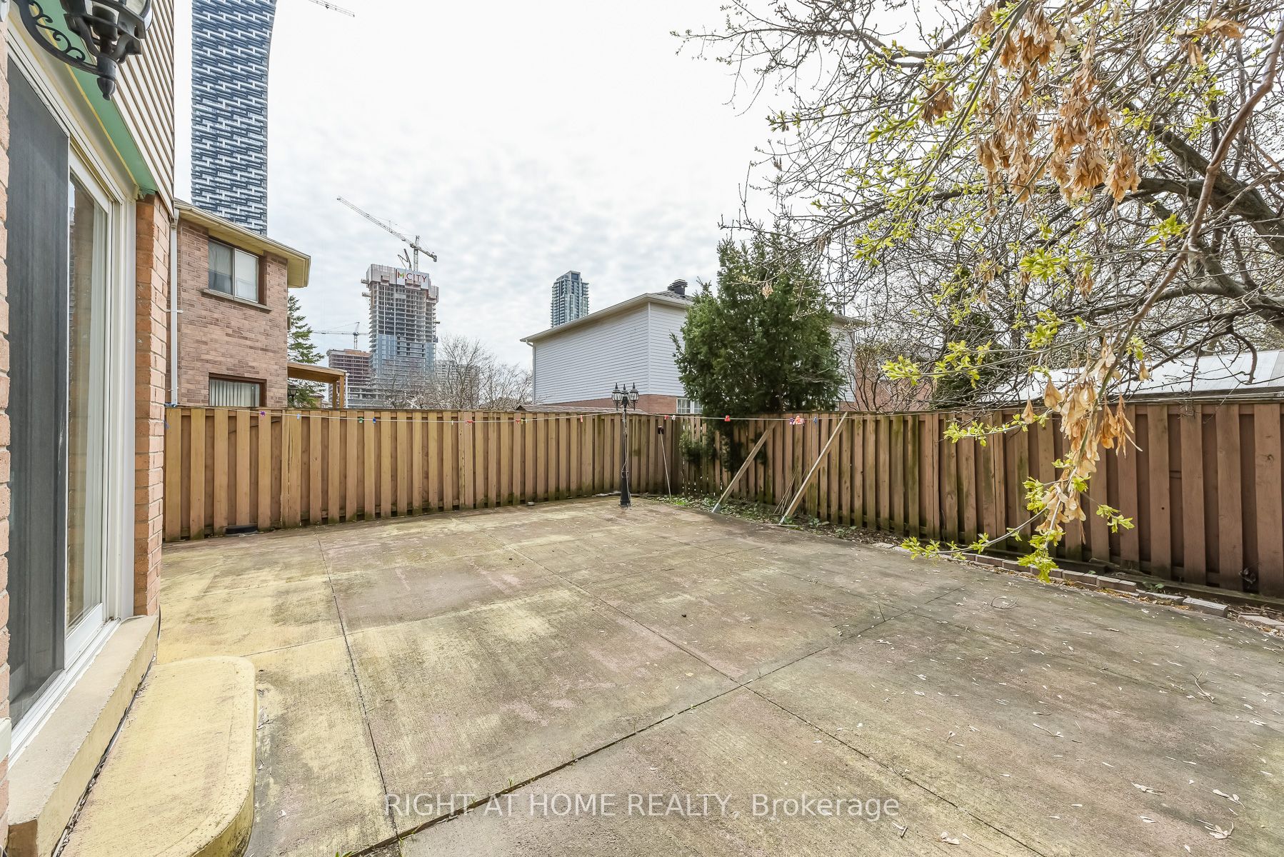379 Wallenberg Crescent, Mississauga, ON L5B 3N1 photo 5