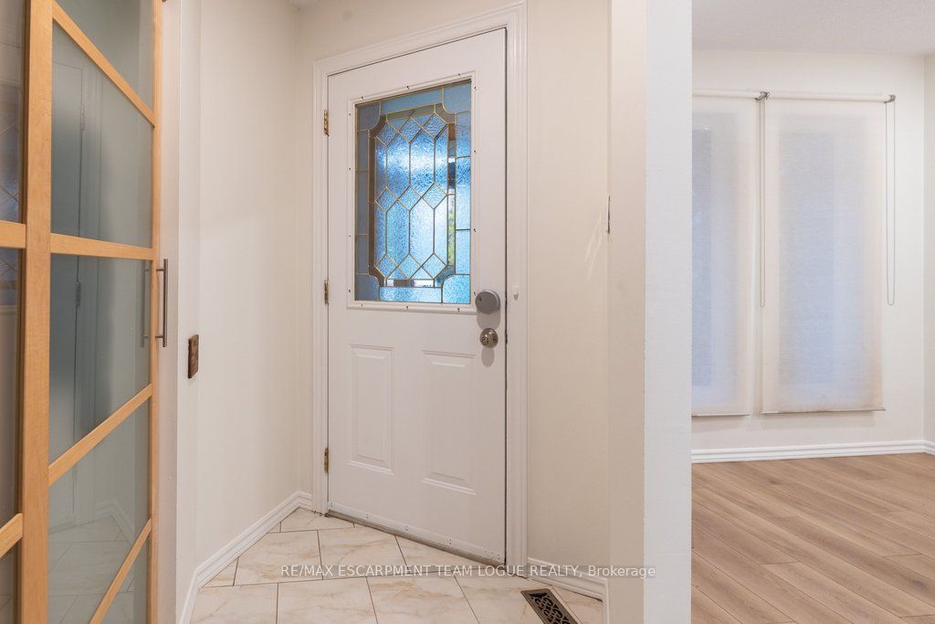 1118 MONTGOMERY Drive, Oakville, ON L6M 1G1 photo 3