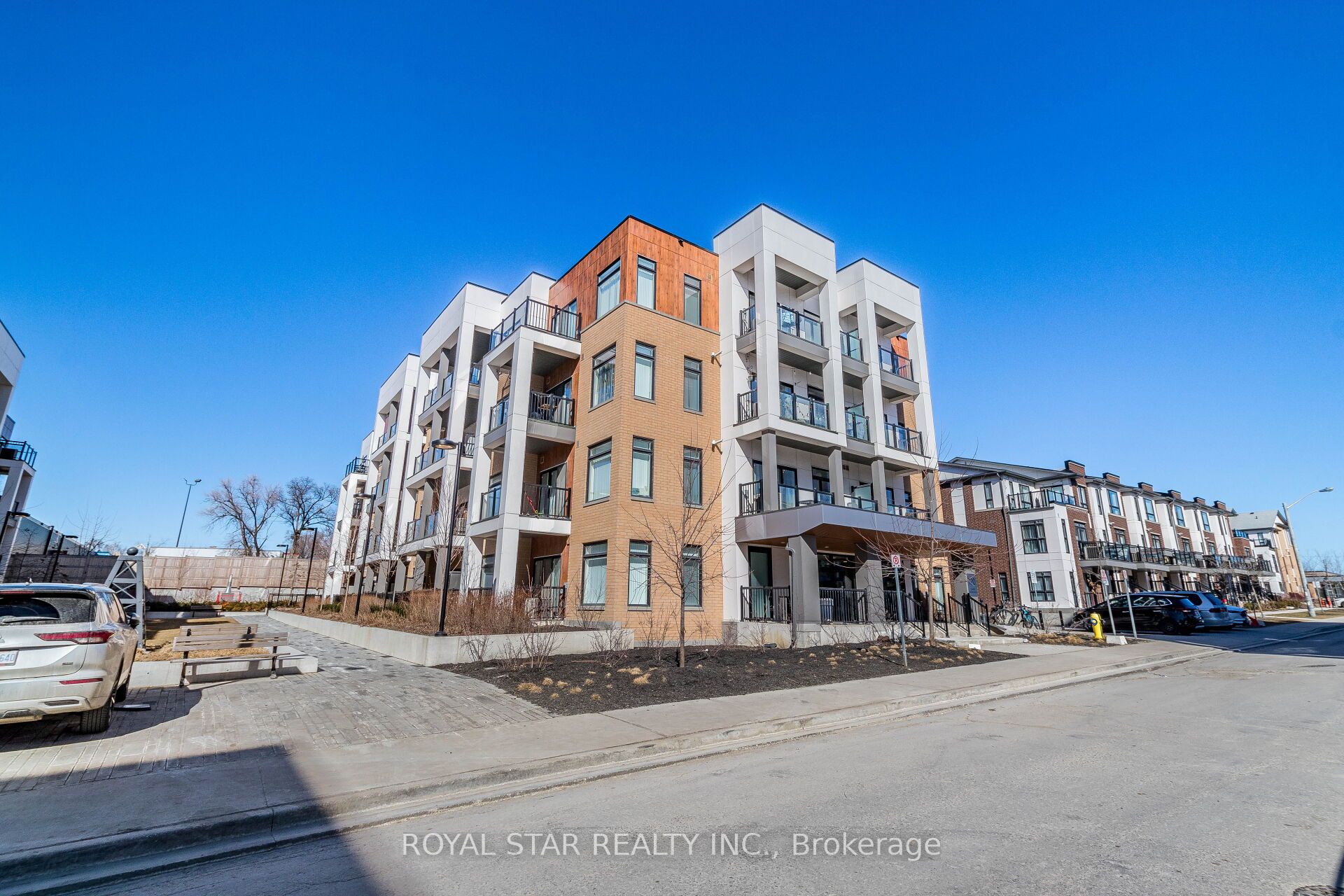 120 Canon Jackson Drive 401, Toronto, ON M6M 0E1 photo 2