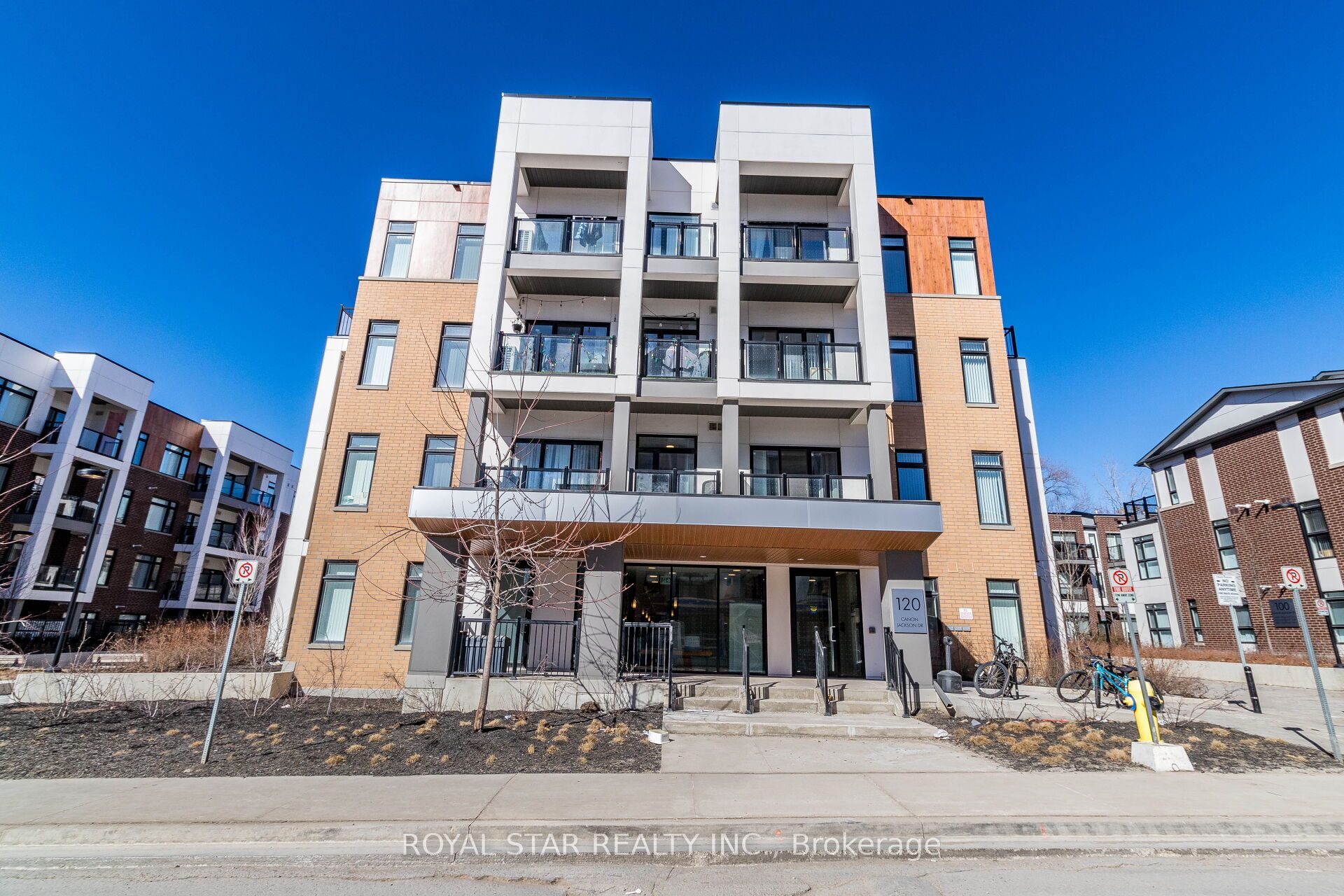 120 Canon Jackson Drive 401, Toronto, ON M6M 0E1 photo 3