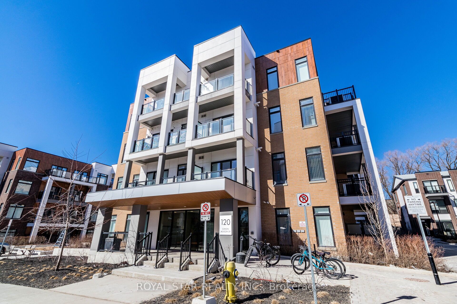 120 Canon Jackson Drive 401, Toronto, ON M6M 0E1 photo 4