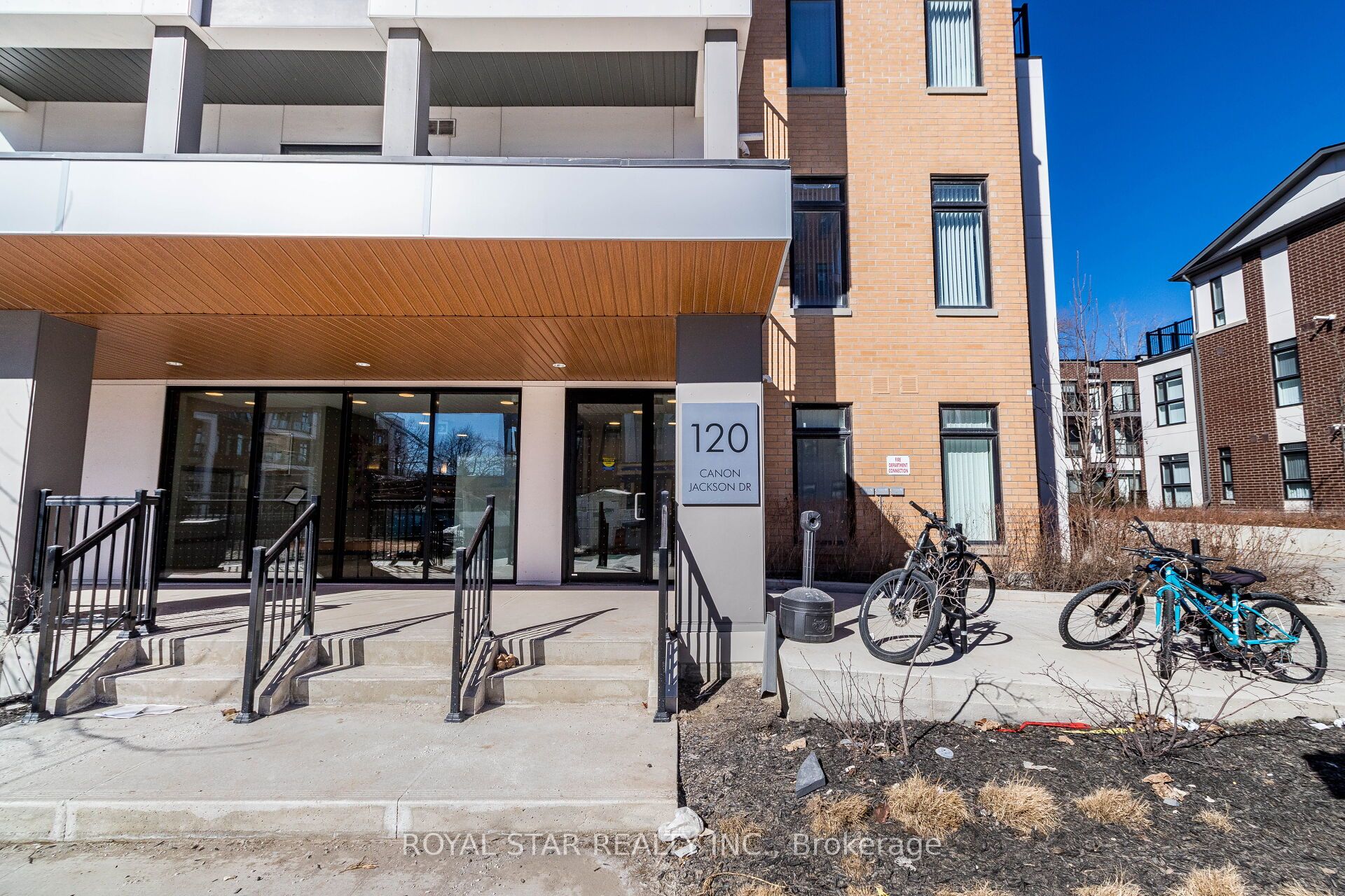 120 Canon Jackson Drive 401, Toronto, ON M6M 0E1 photo 5