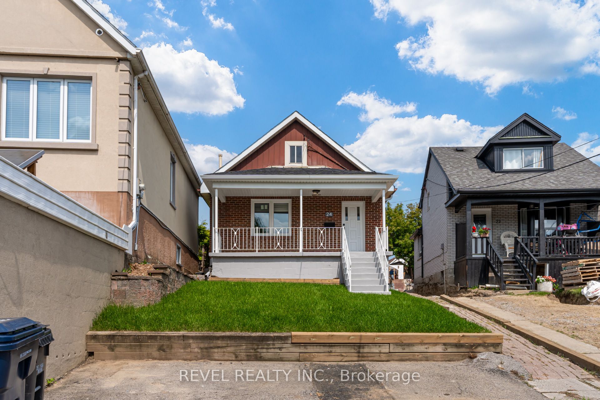 24 Kenora Crescent Main, Toronto, ON M6M 1C6 photo 3