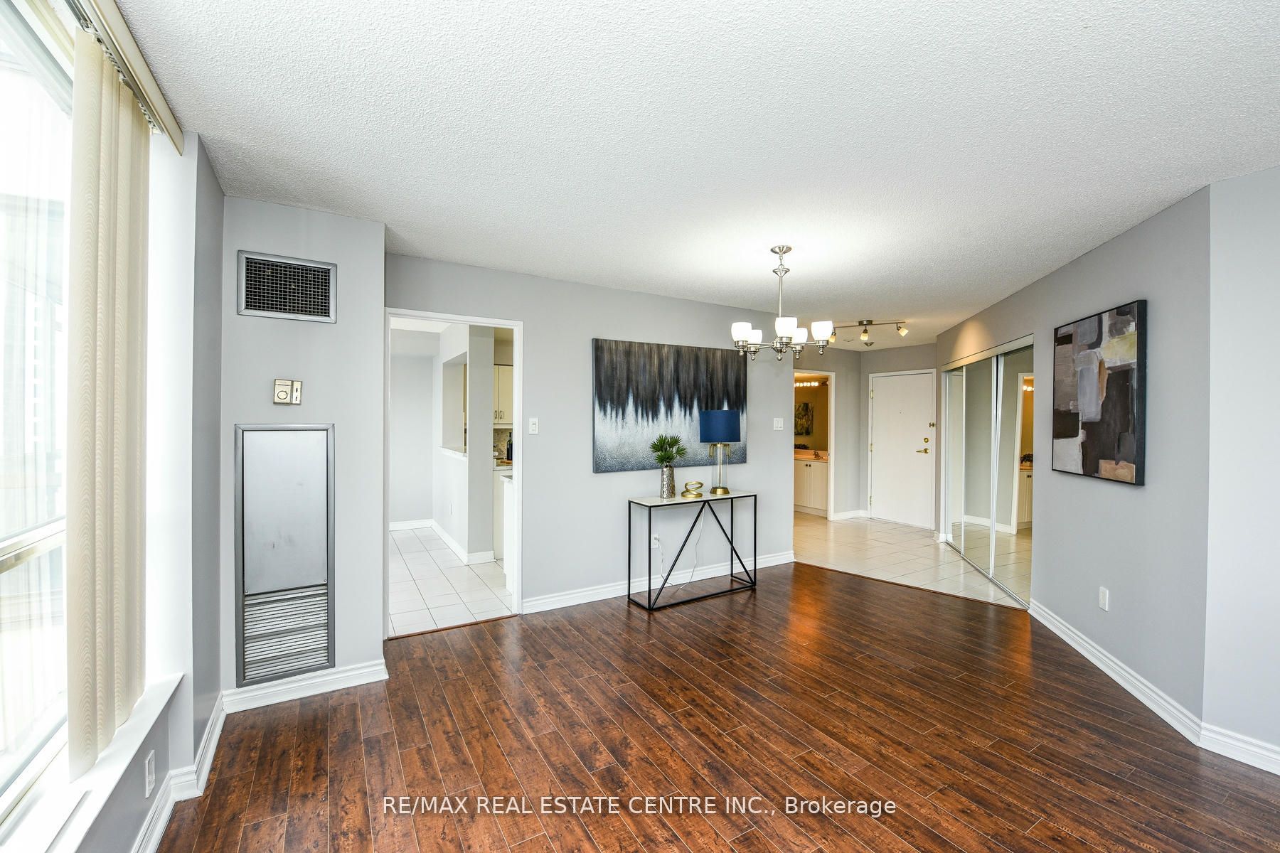 55 Elm Drive 1805, Mississauga, ON L5B 3Z3 photo 3