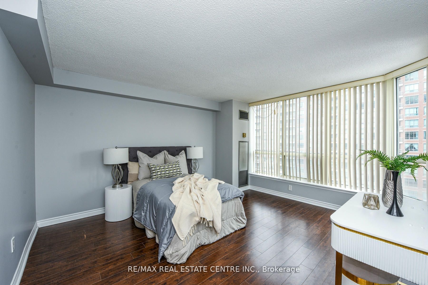 55 Elm Drive 1805, Mississauga, ON L5B 3Z3 photo 4