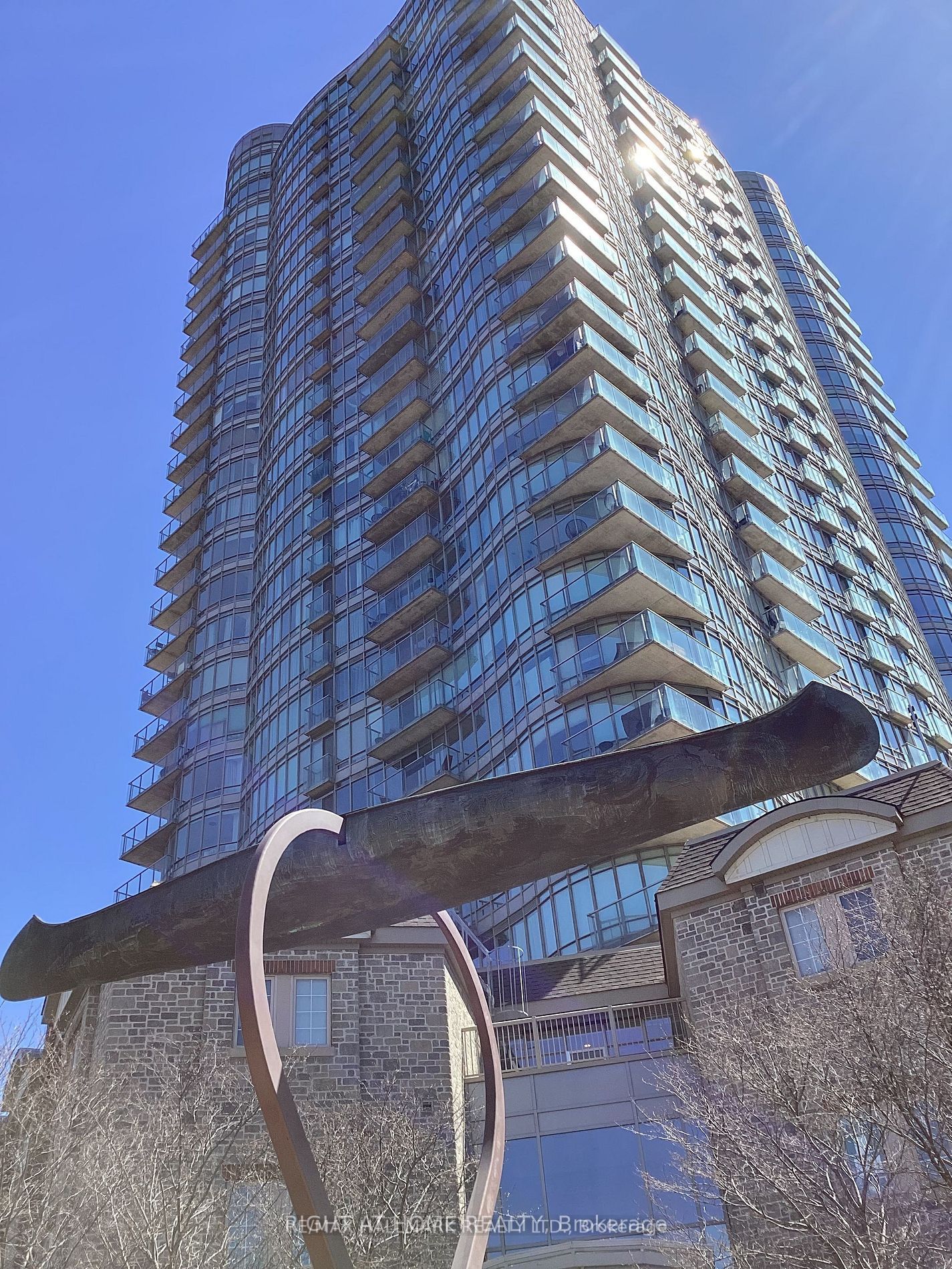 15 Windermere Avenue 1803, Toronto, ON M6S 5A2 photo 2