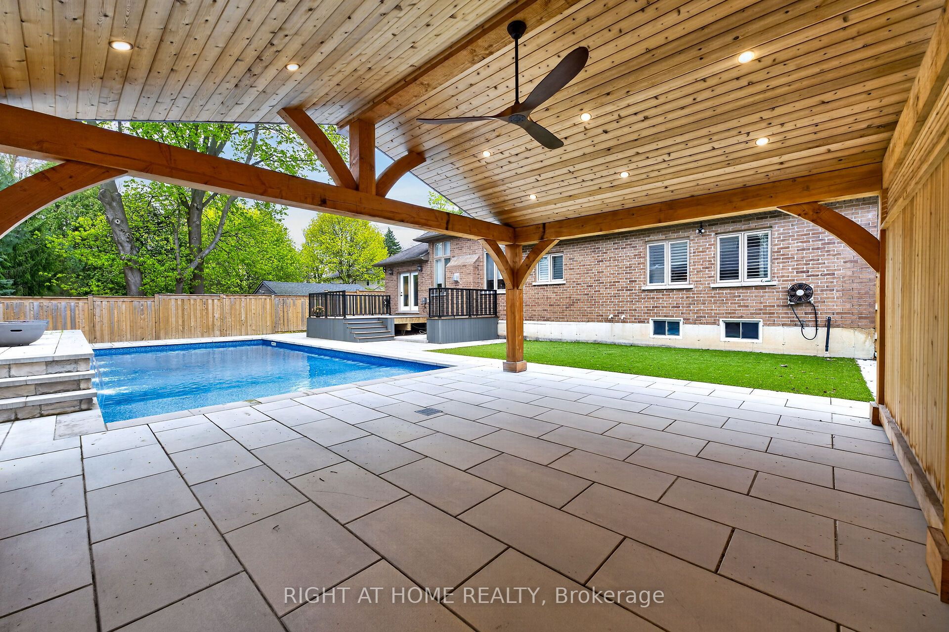 775 King Road, Burlington, ON L7T 3K7 photo 4