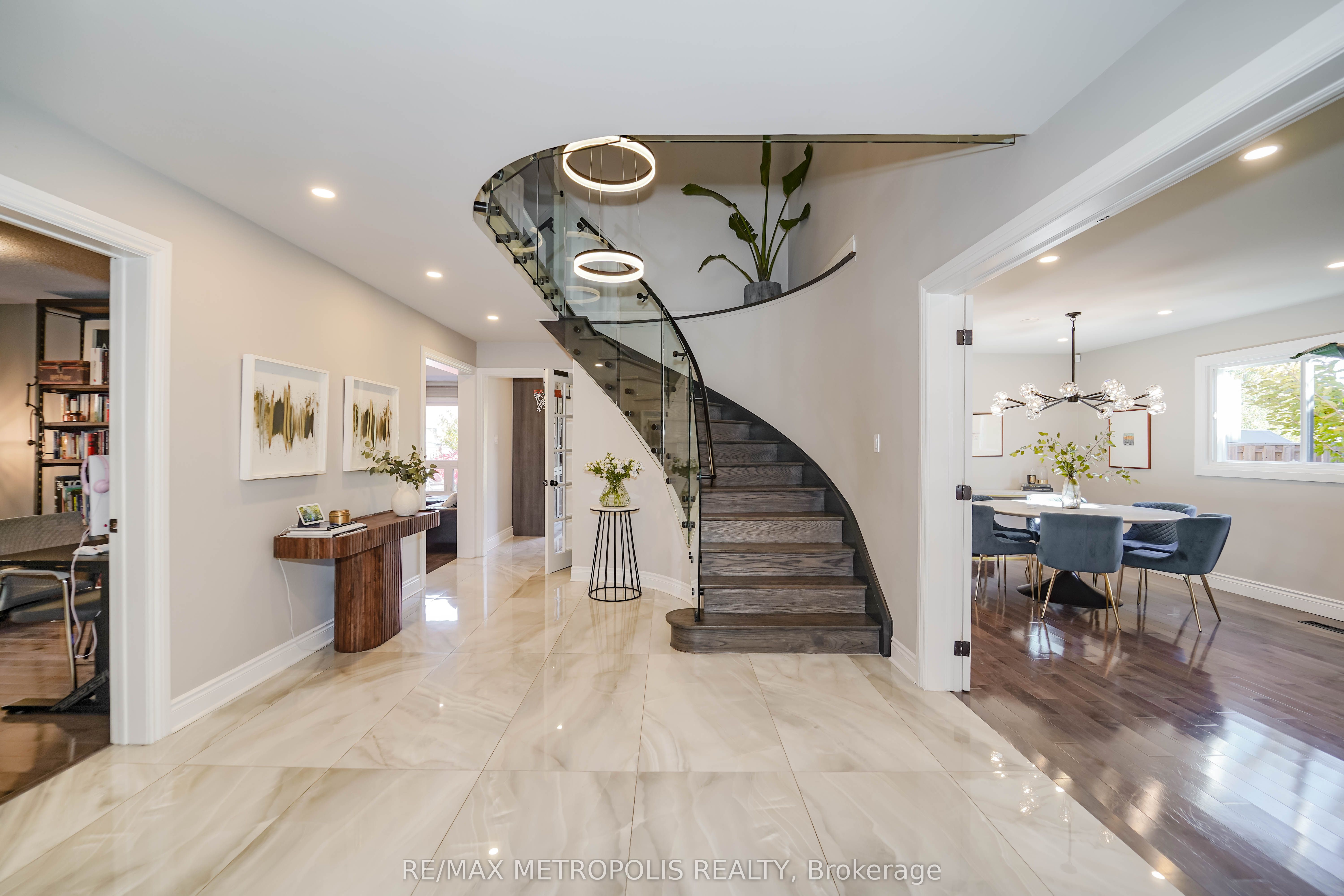 4392 Grassland Crescent, Mississauga, ON L5V 1E2 photo 3