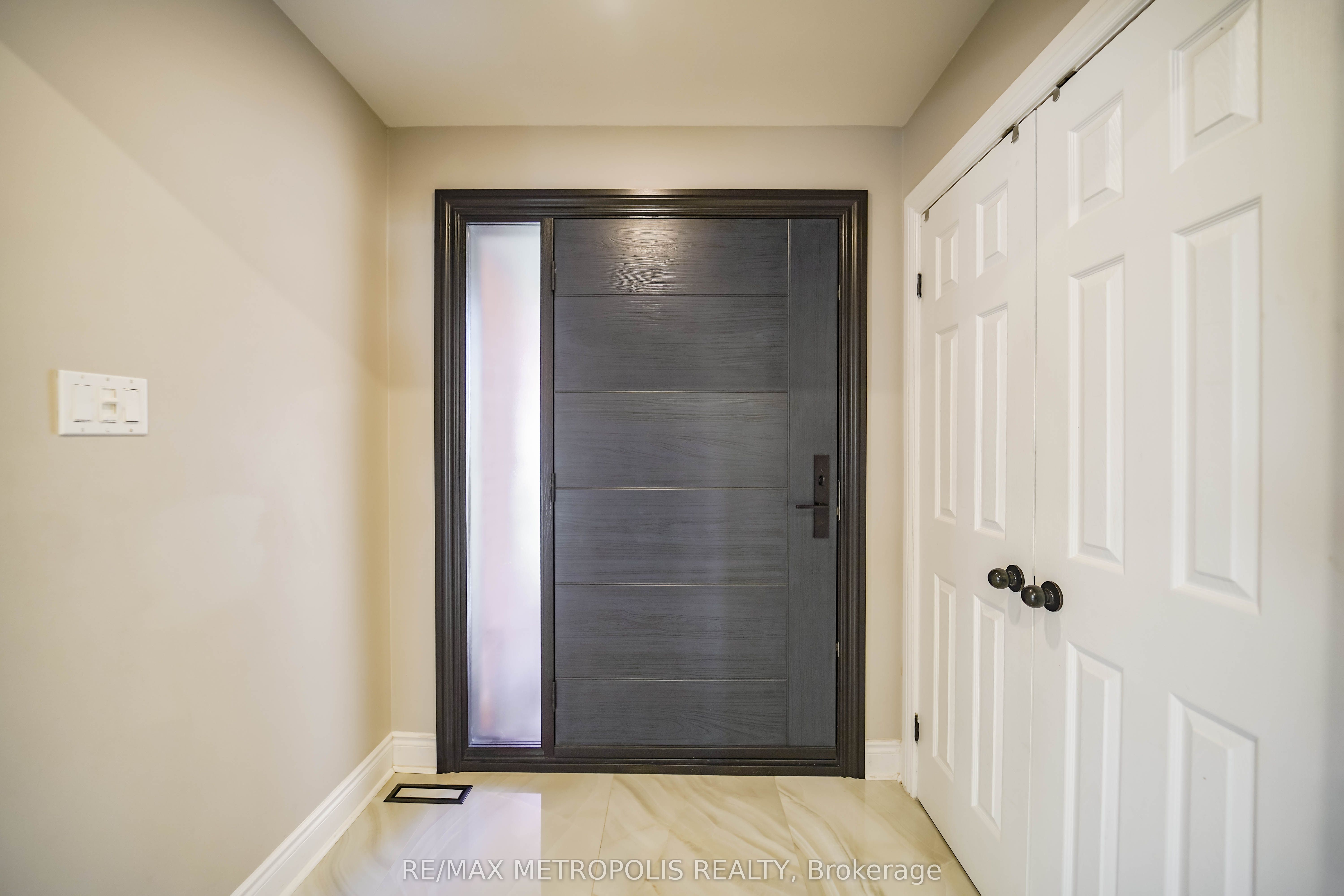 4392 Grassland Crescent, Mississauga, ON L5V 1E2 photo 4