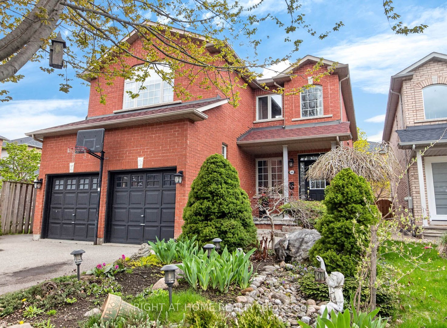5956 Rayshaw Crescent, Mississauga, ON L5M 2P2