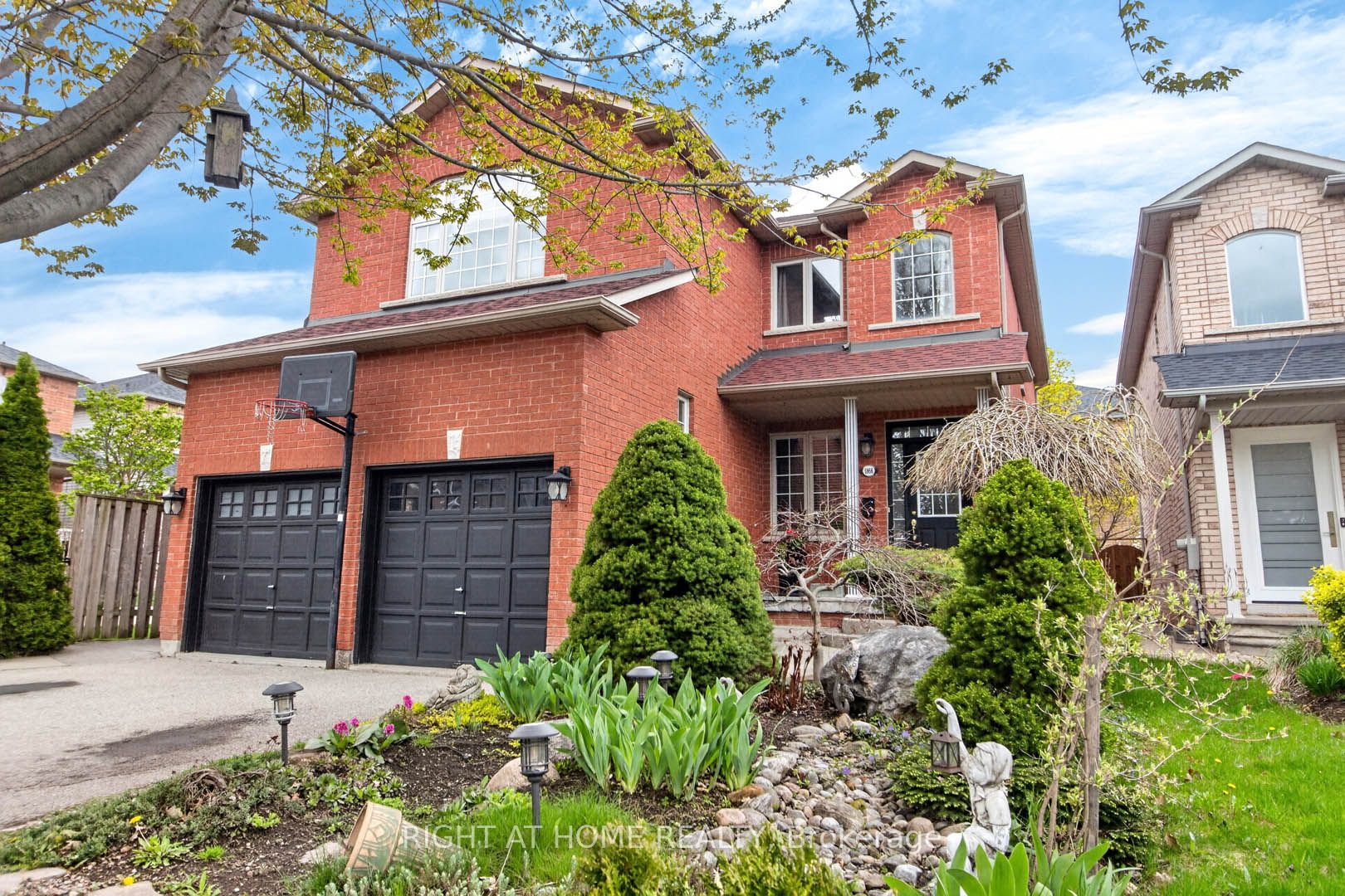 5956 Rayshaw Crescent, Mississauga, ON L5M 2P2 photo 2