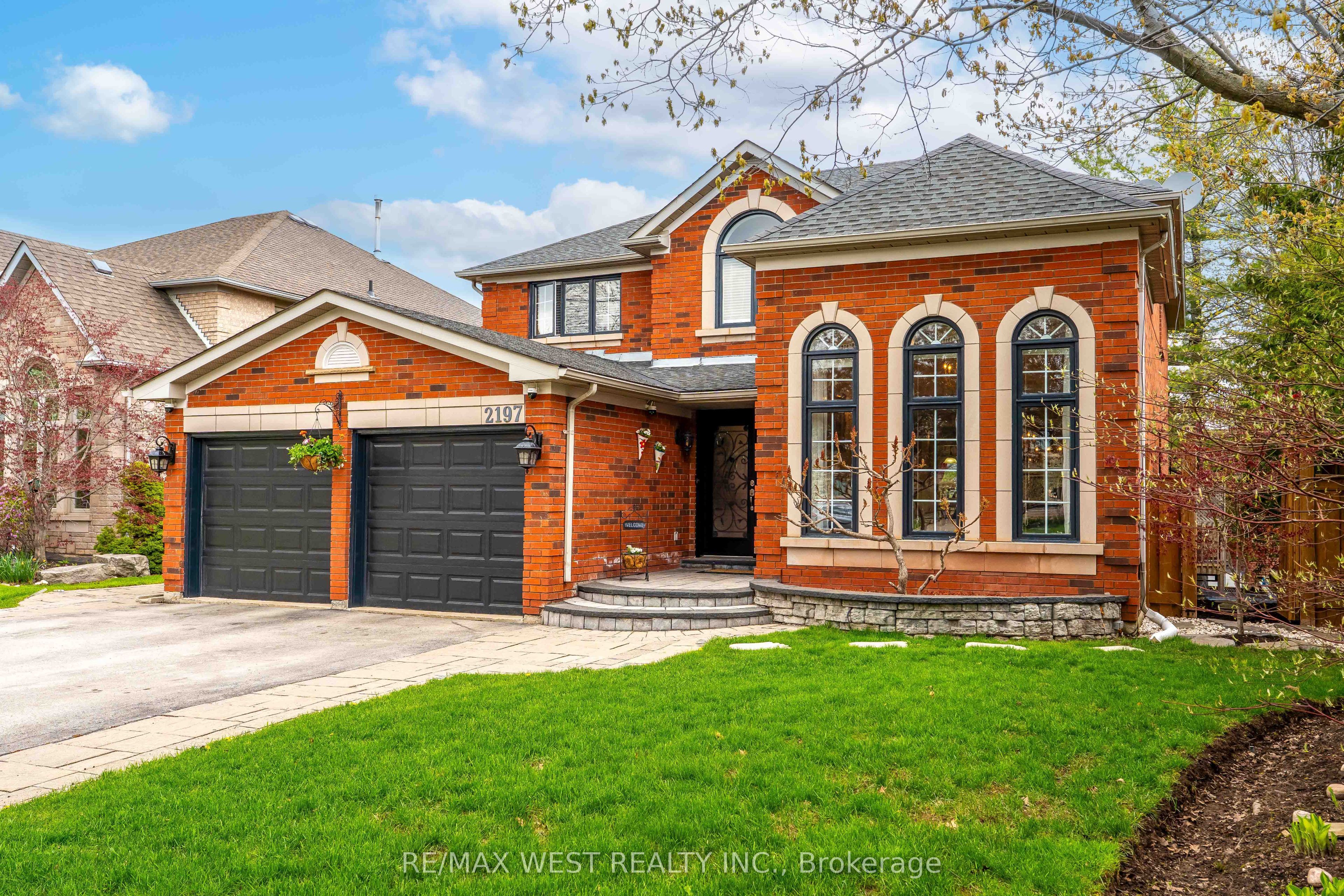 2197 Shaftesbury Court, Oakville, ON L6H 6C6
