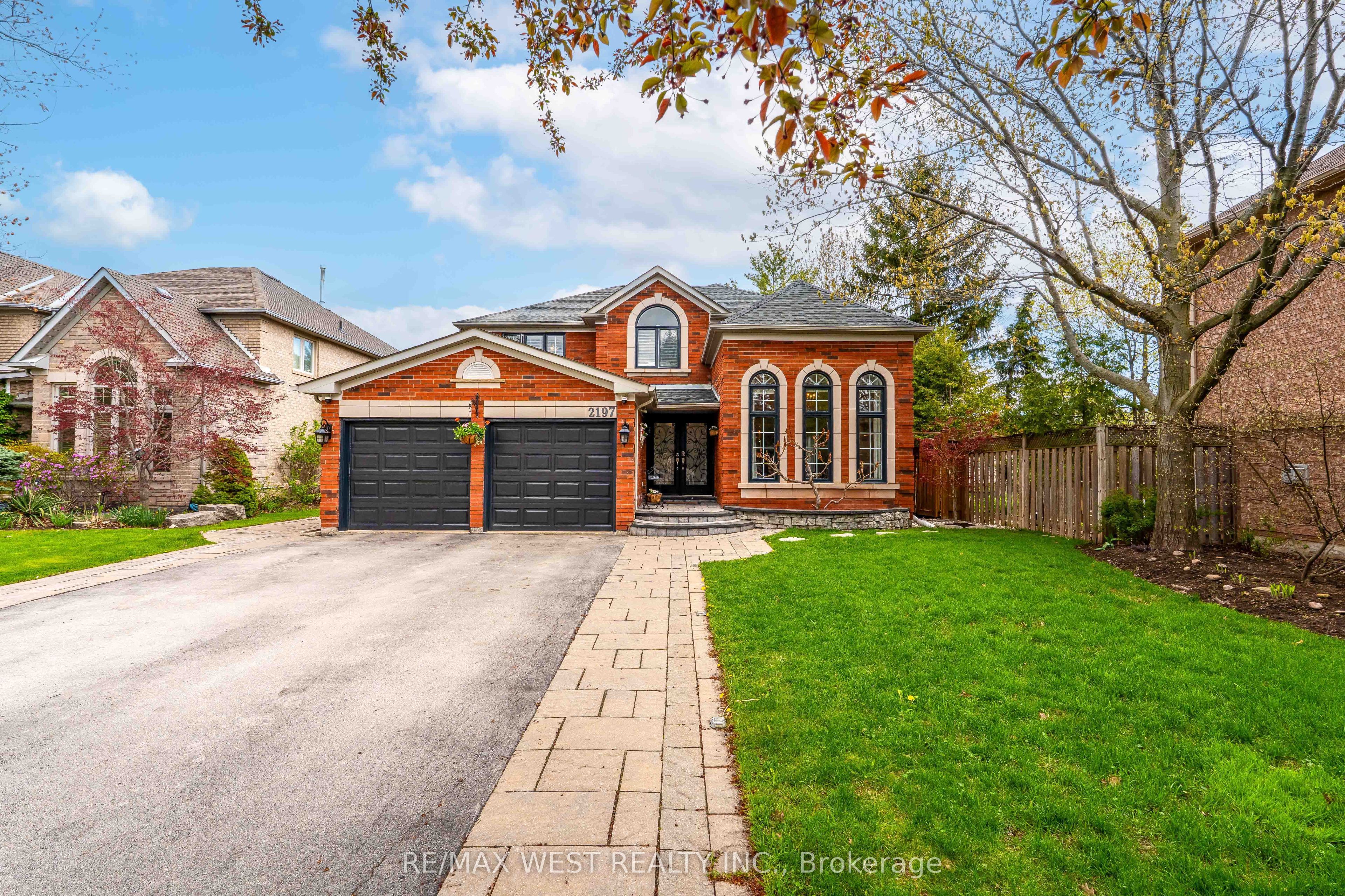 2197 Shaftesbury Court, Oakville, ON L6H 6C6 photo 2