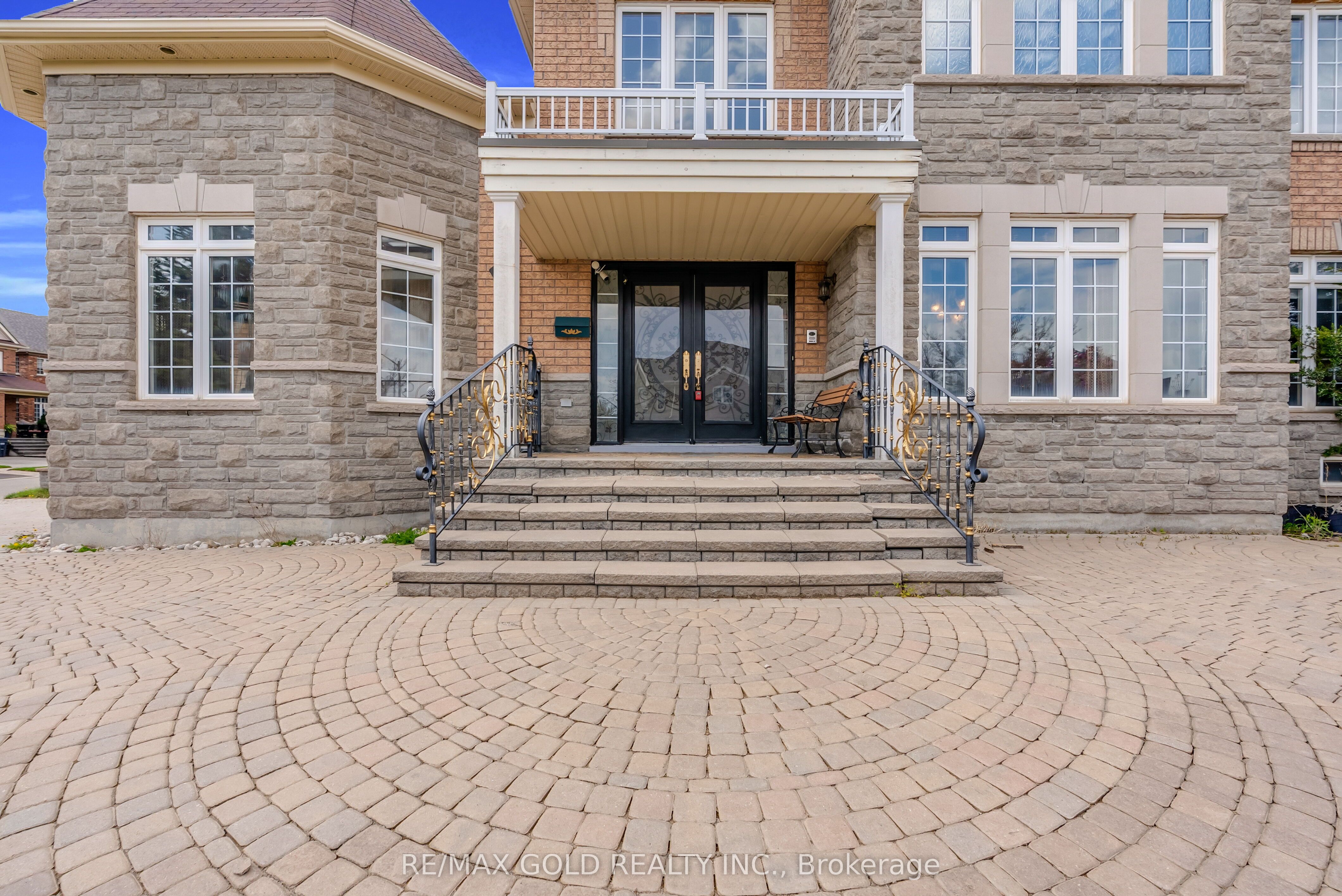5499 Doctor Peddle Crescent, Mississauga, ON L5M 0K7 photo 4