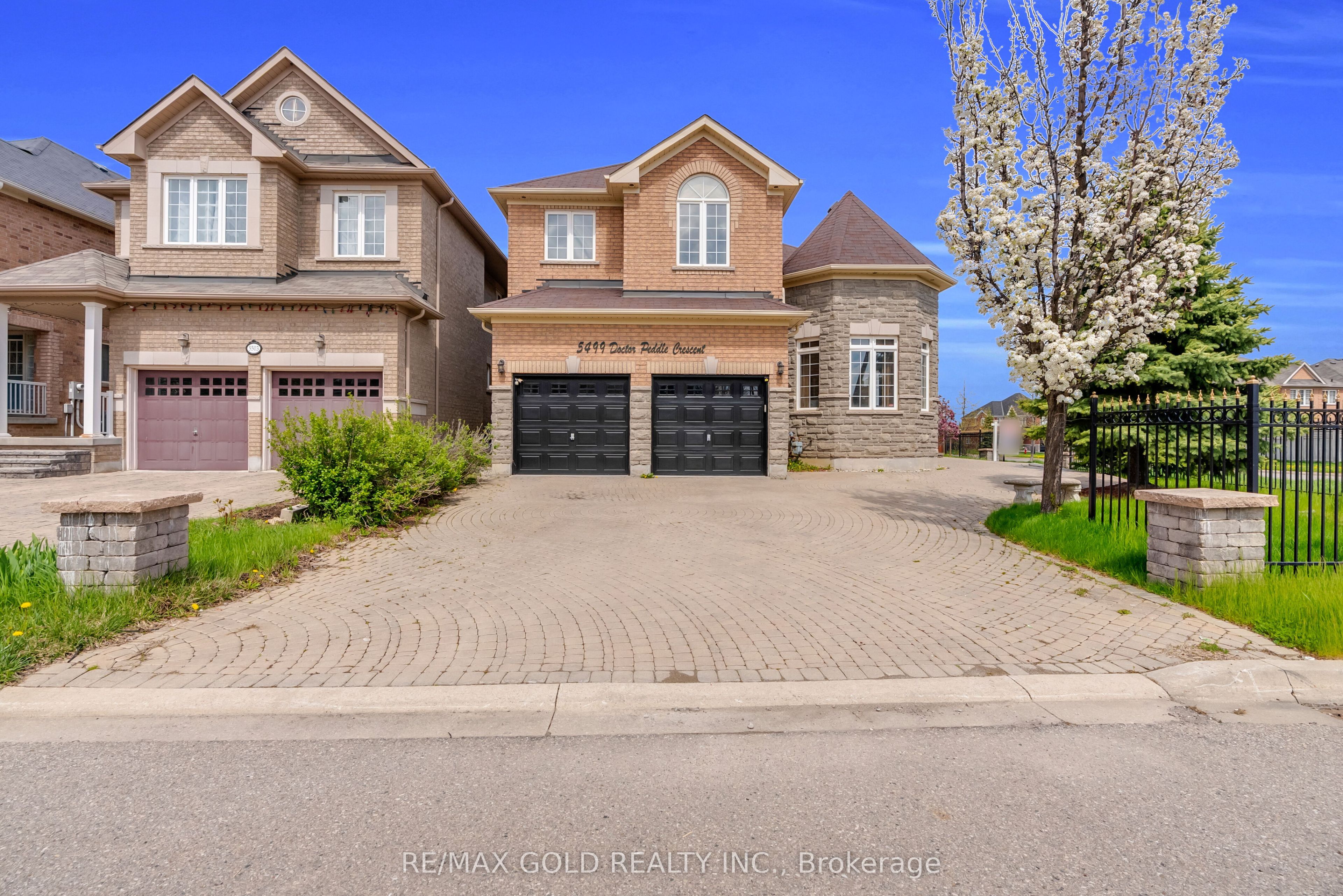 5499 Doctor Peddle Crescent, Mississauga, ON L5M 0K7 photo 5