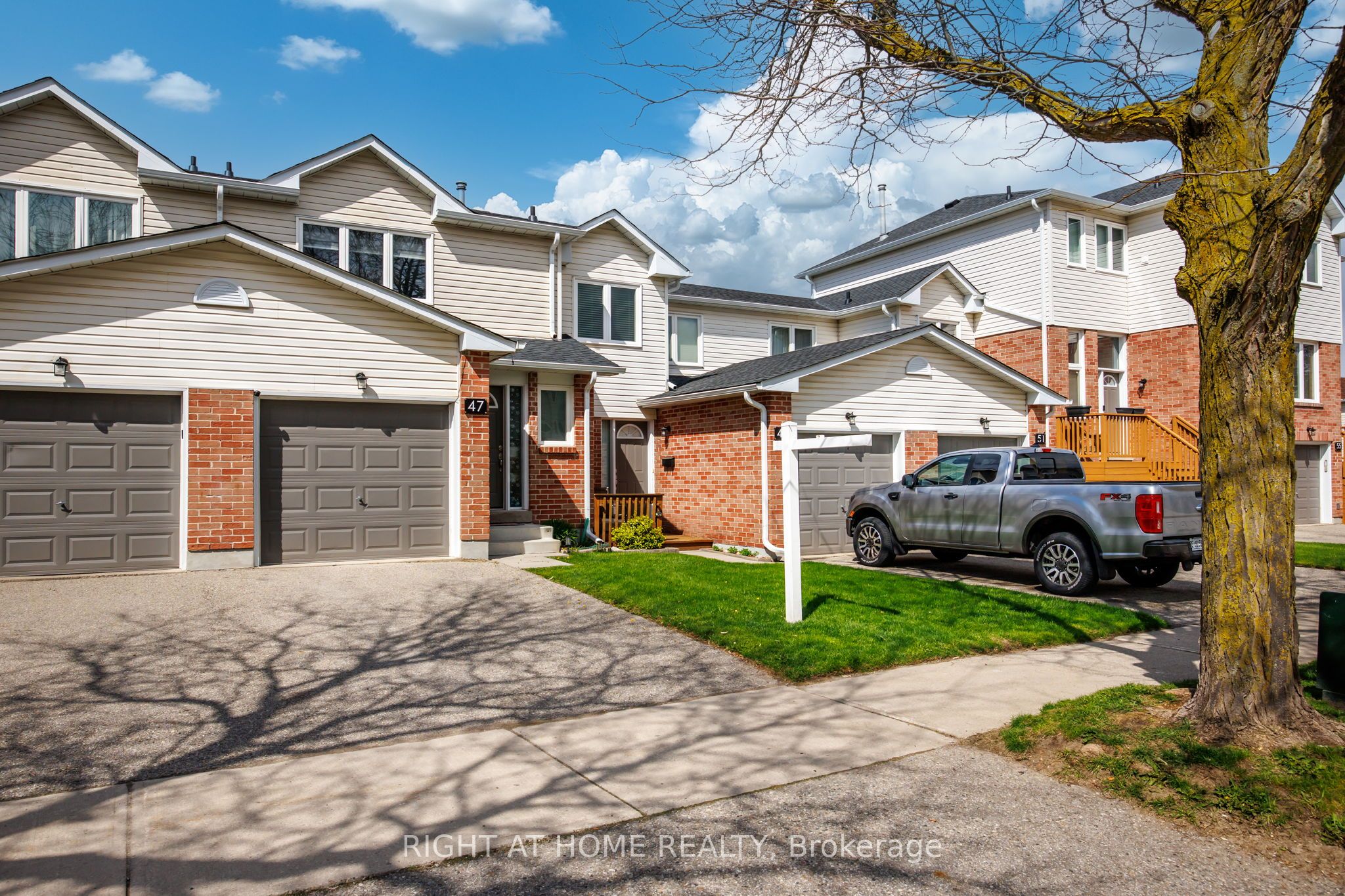 47 Stewart Maclaren Road 74, Halton Hills, ON L7G 5L8 photo 2
