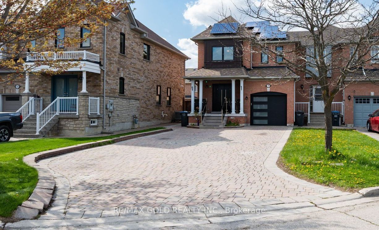 19 Spring Valley Court, Brampton, ON L6P 2E6 photo 2