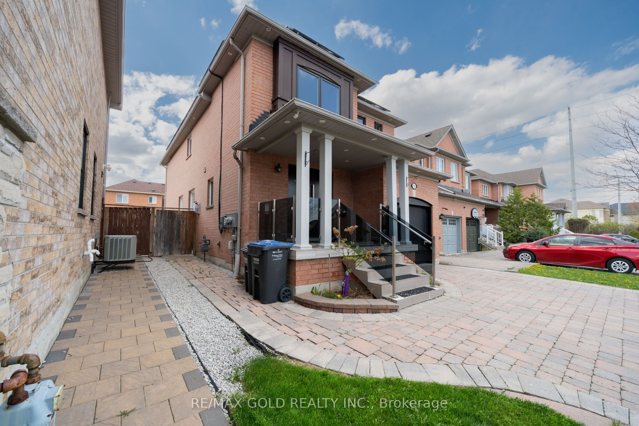 19 Spring Valley Court, Brampton, ON L6P 2E6 photo 4