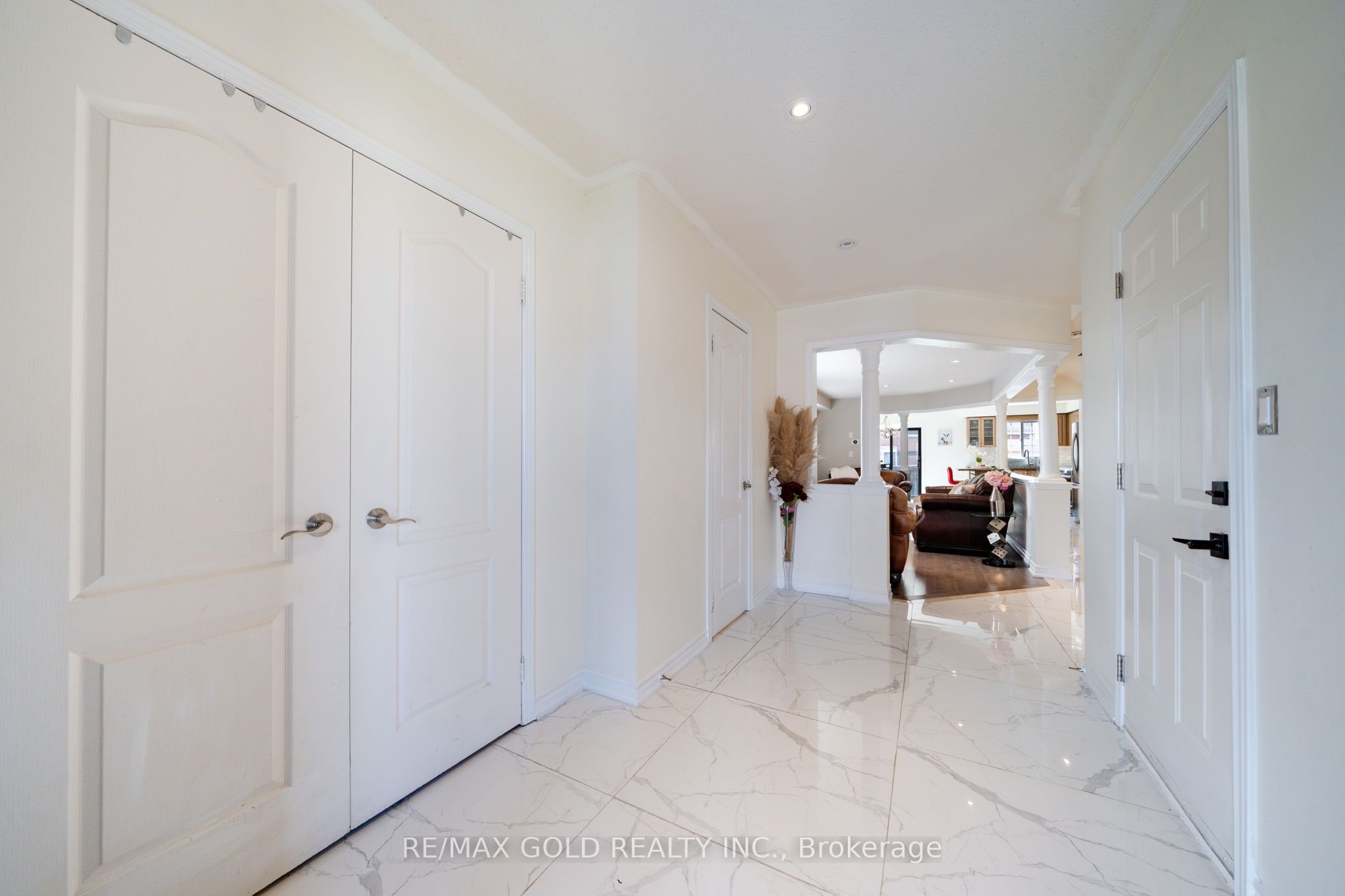 19 Spring Valley Court, Brampton, ON L6P 2E6 photo 5