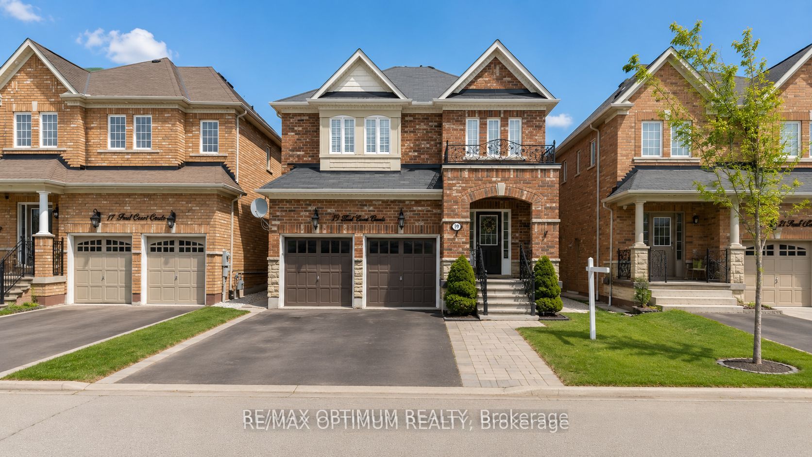 19 Teal Crest Circle, Brampton, ON L6X 2Z6 photo 3