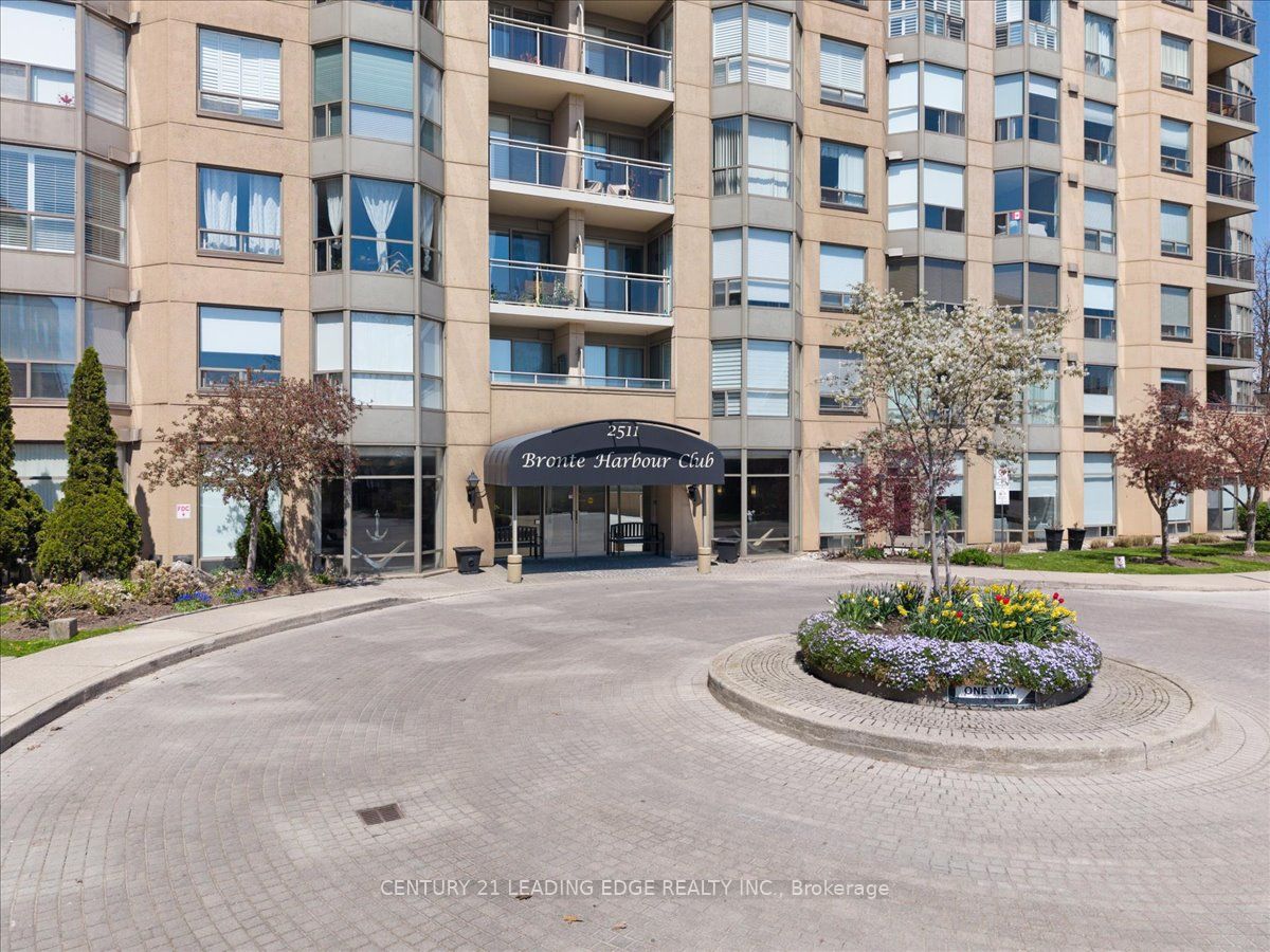 2511 Lakeshore Road W 719, Oakville, ON L6L 6L9 photo 2