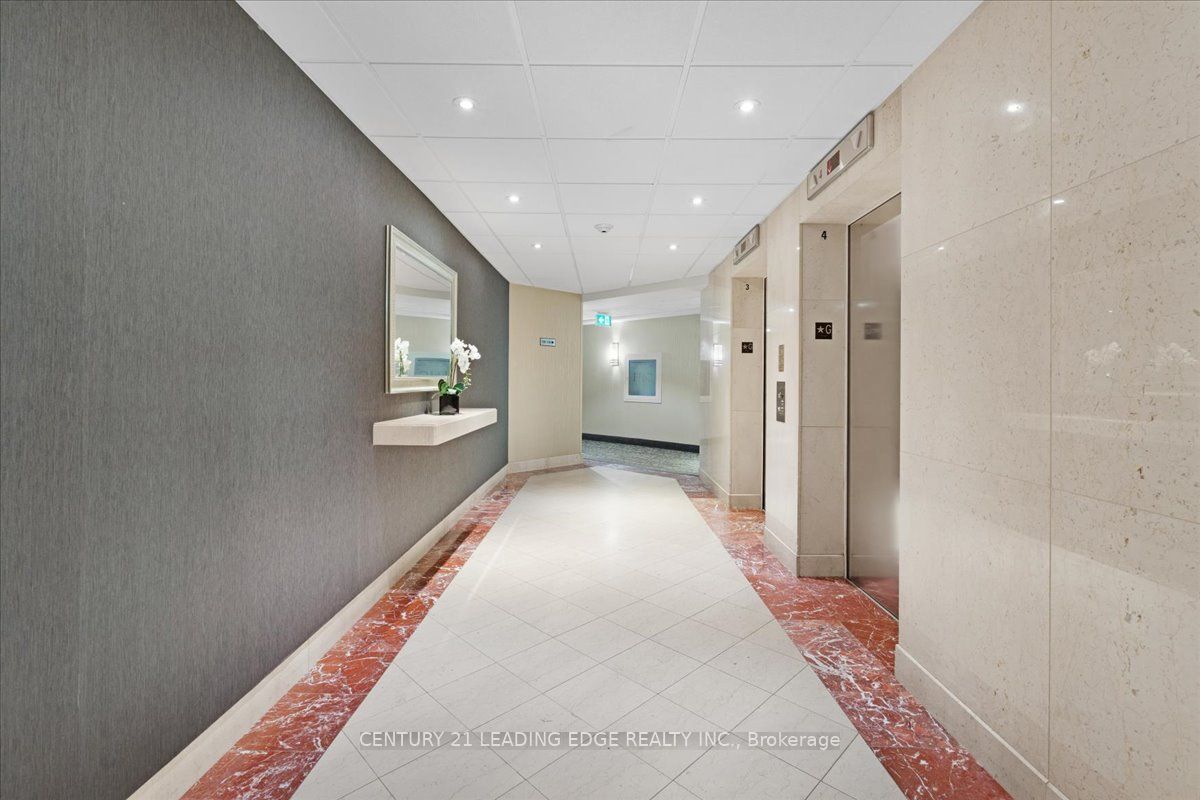 2511 Lakeshore Road W 719, Oakville, ON L6L 6L9 photo 3