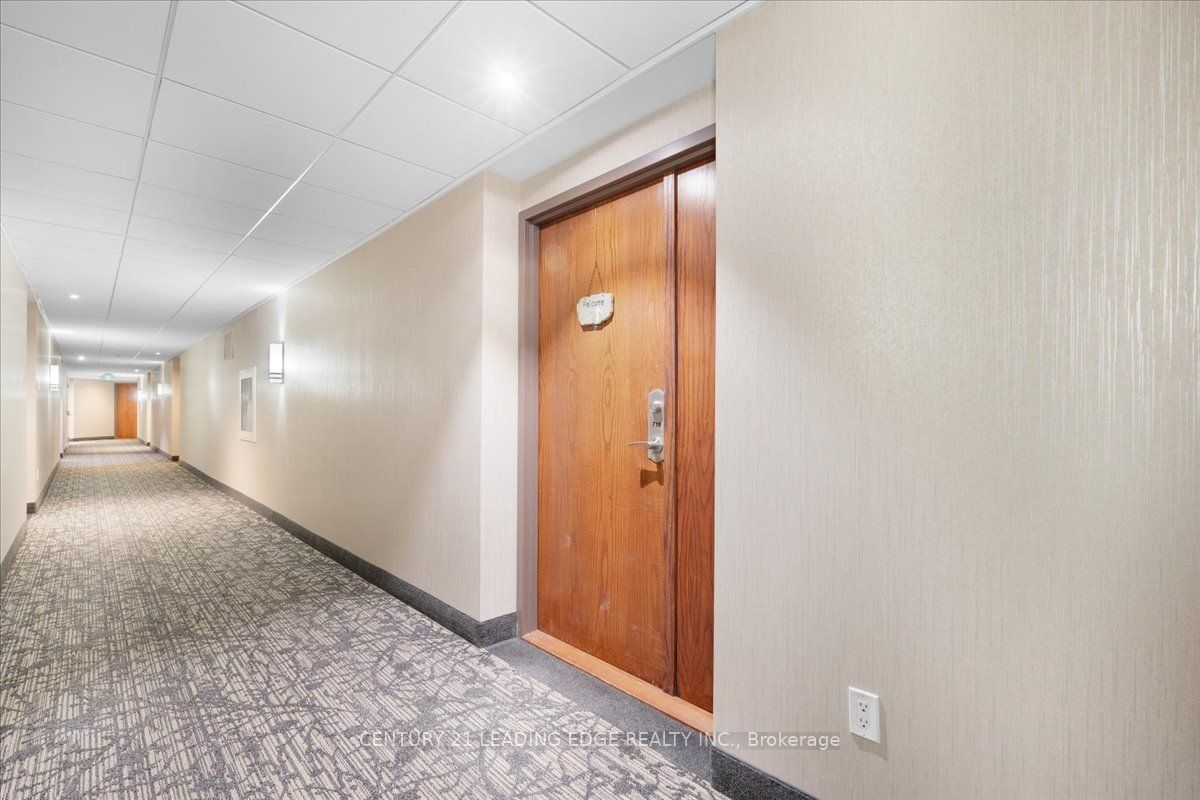 2511 Lakeshore Road W 719, Oakville, ON L6L 6L9 photo 5