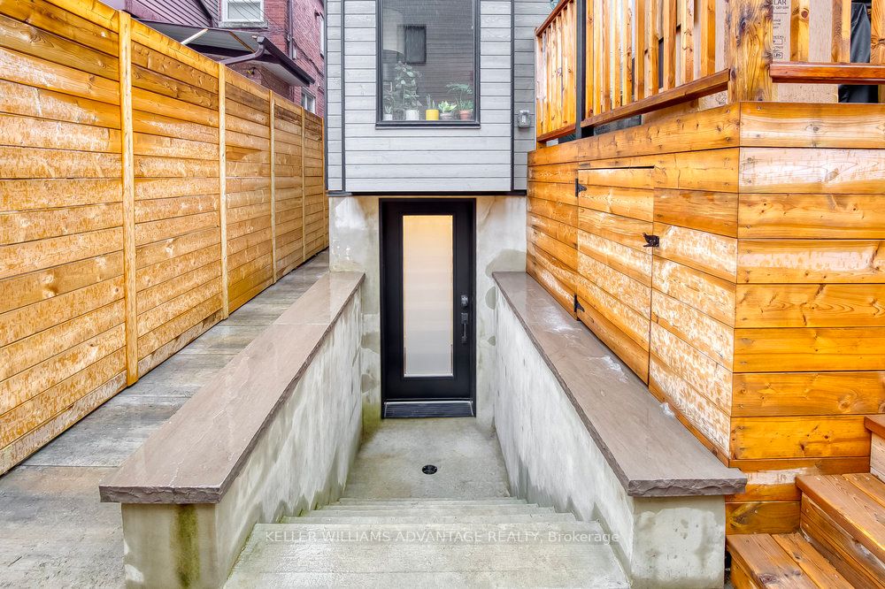 325 Perth Avenue Lower, Toronto, ON M6P 3X9 photo 4