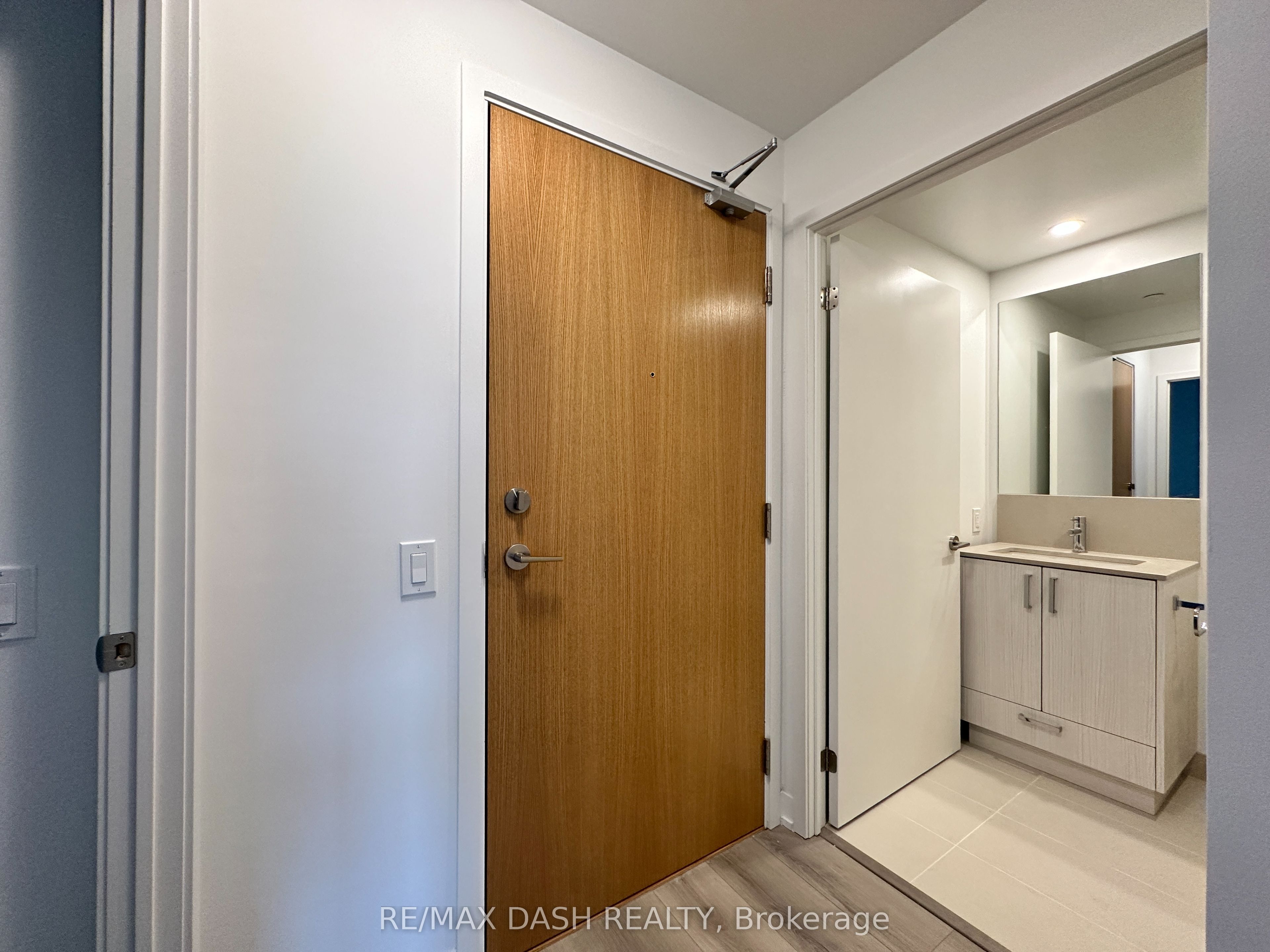 1787 St. Clair Avenue W 420, Toronto, ON M6N 1J6 photo 4