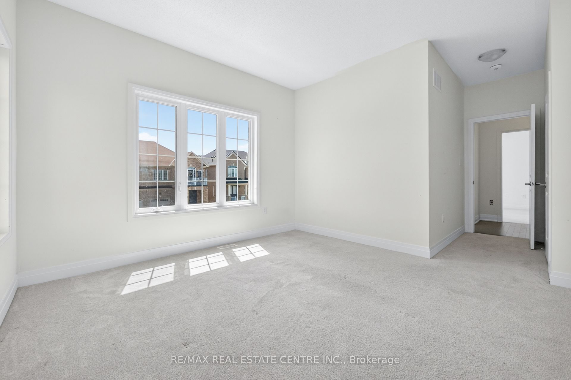 423 Royal West Drive, Brampton, ON L6X 5K1 photo 3