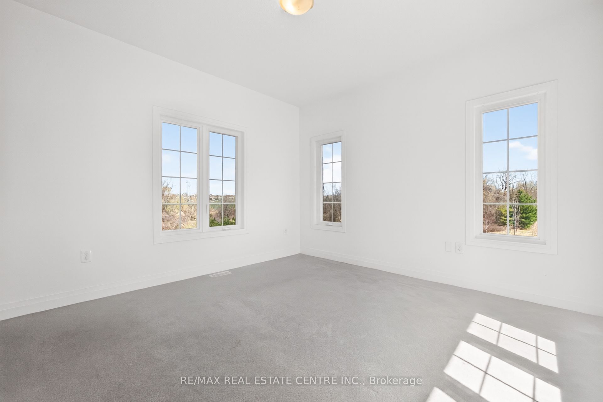 423 Royal West Drive, Brampton, ON L6X 5K1 photo 4