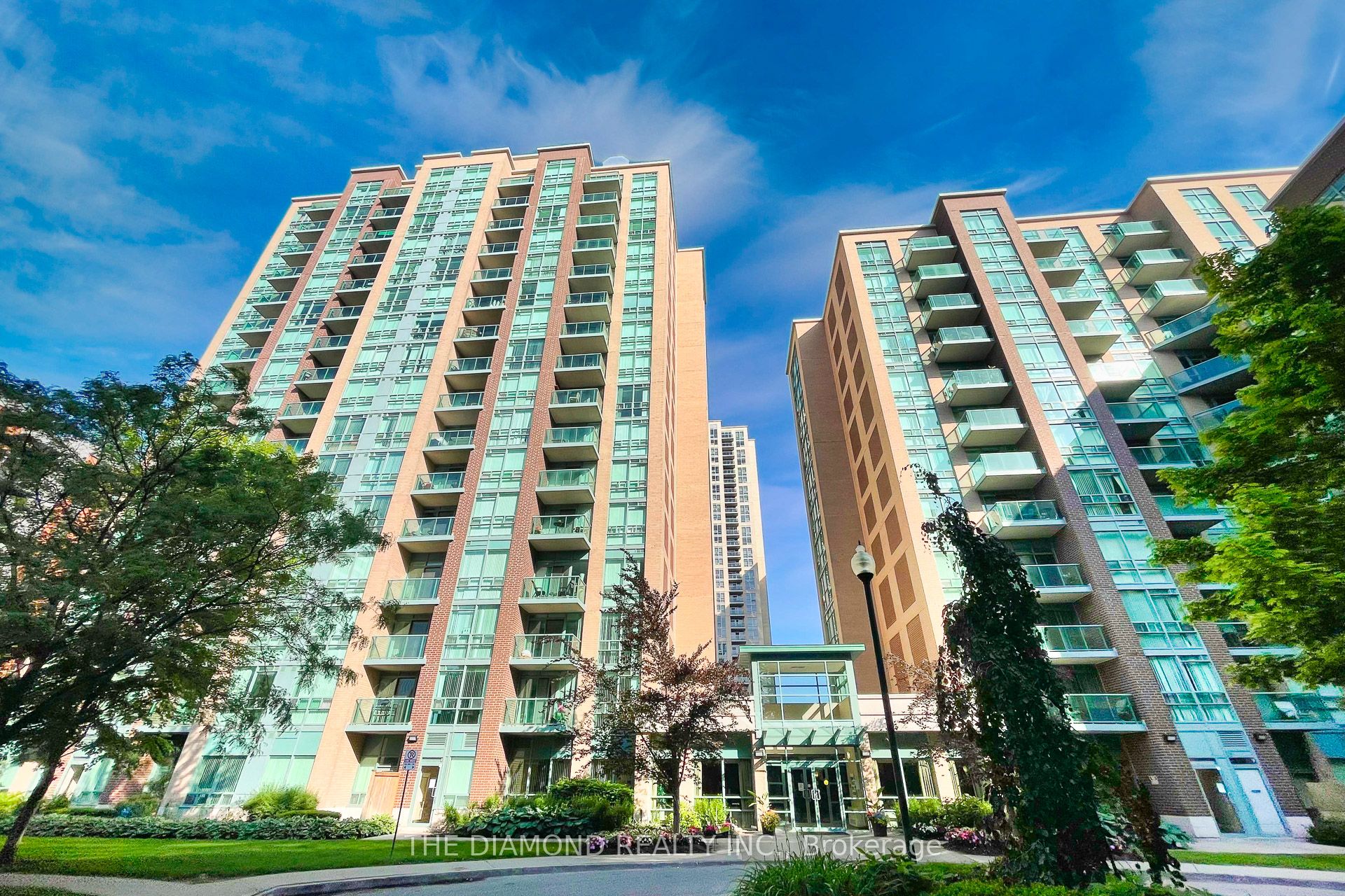 7 Michael Power Place 1508, Toronto, ON M9A 0A4