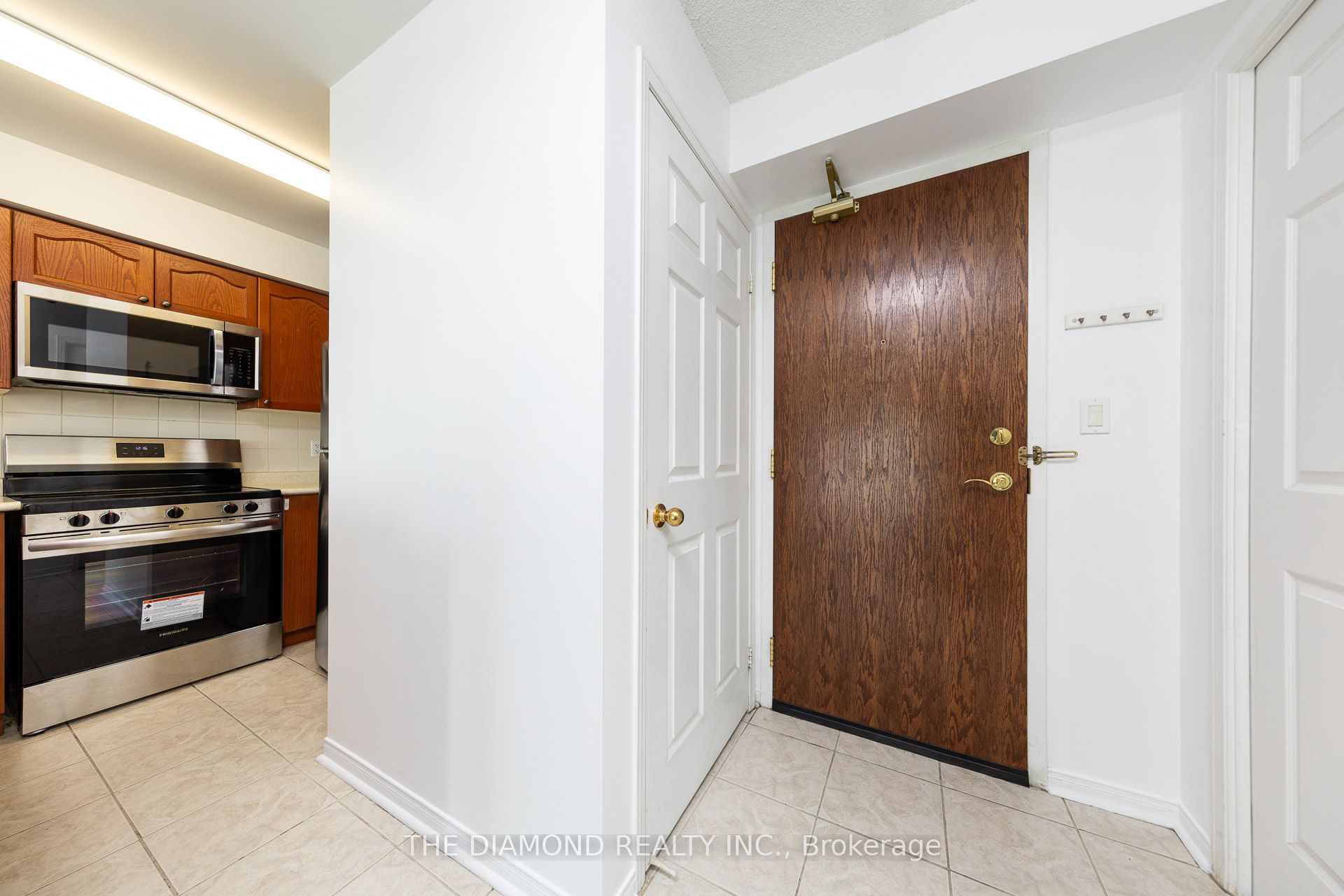 7 Michael Power Place 1508, Toronto, ON M9A 0A4 photo 4