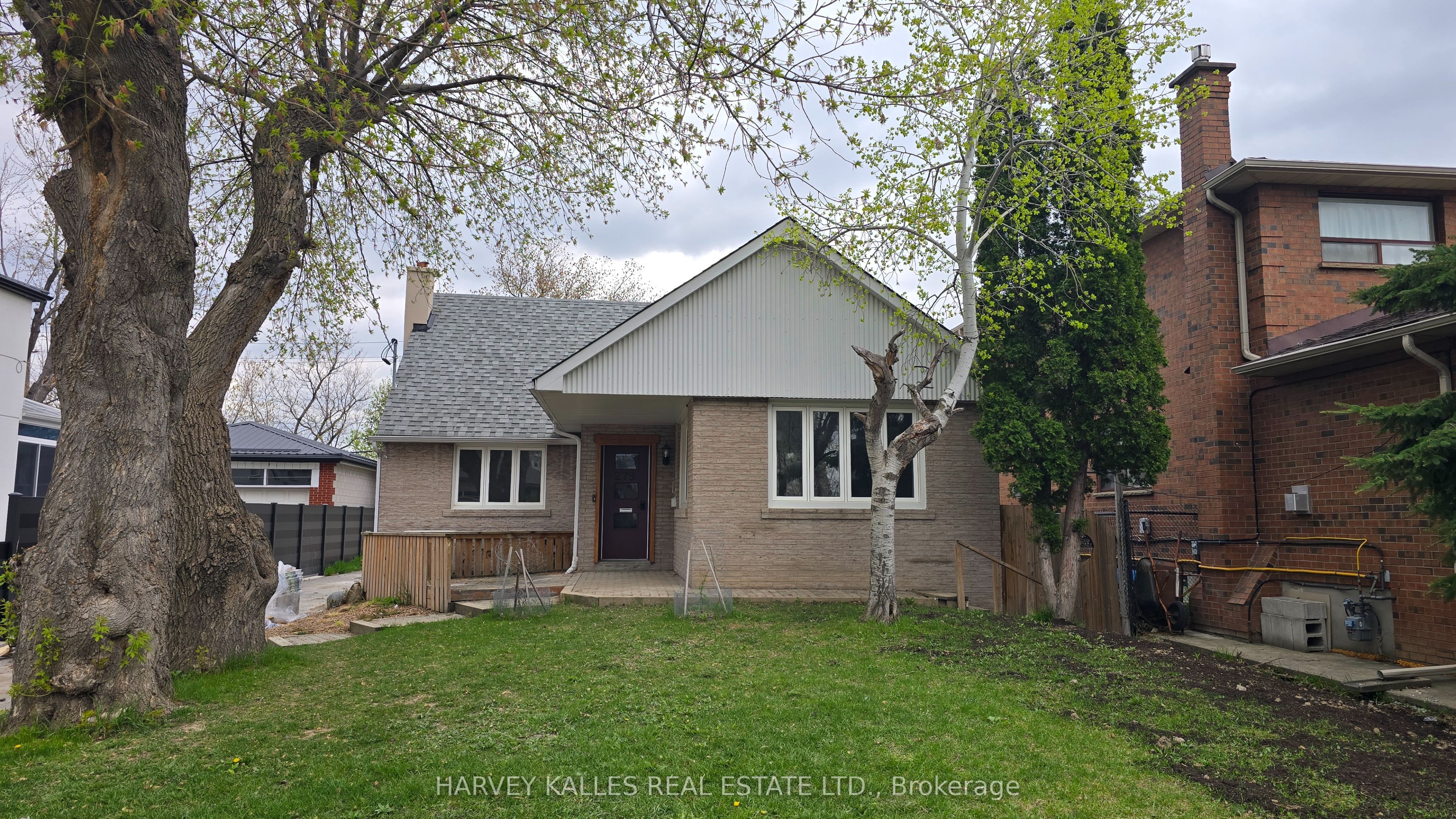 279 Cornelius Parkway Upper, Toronto, ON M3K 1T6 photo 2