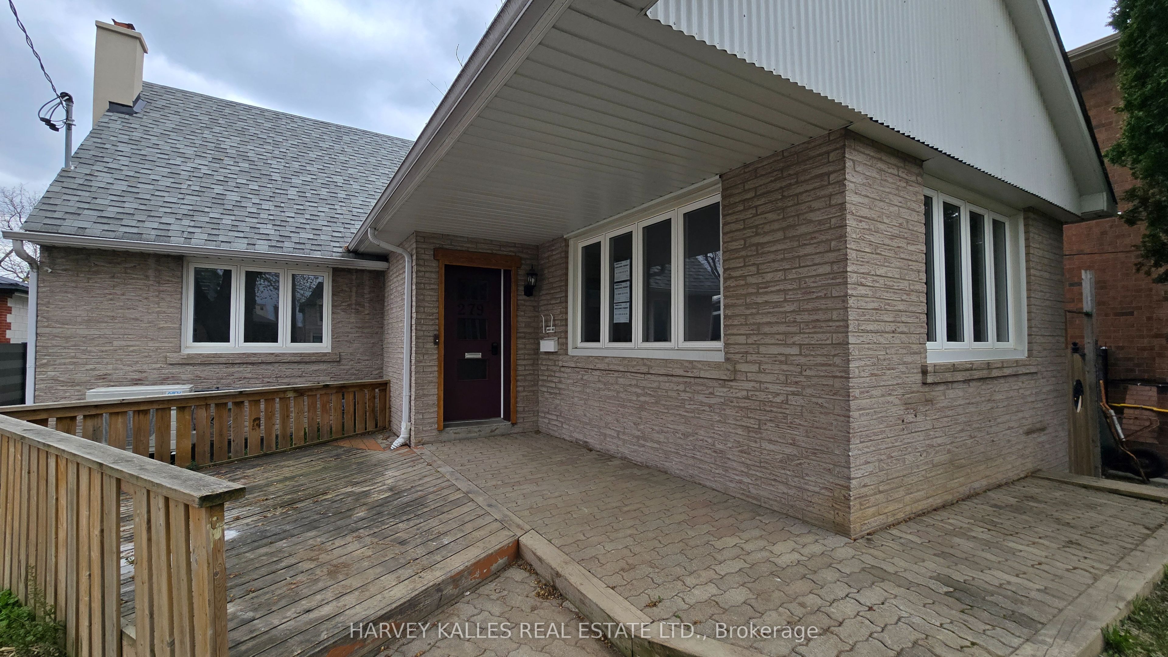 279 Cornelius Parkway Upper, Toronto, ON M3K 1T6 photo 3