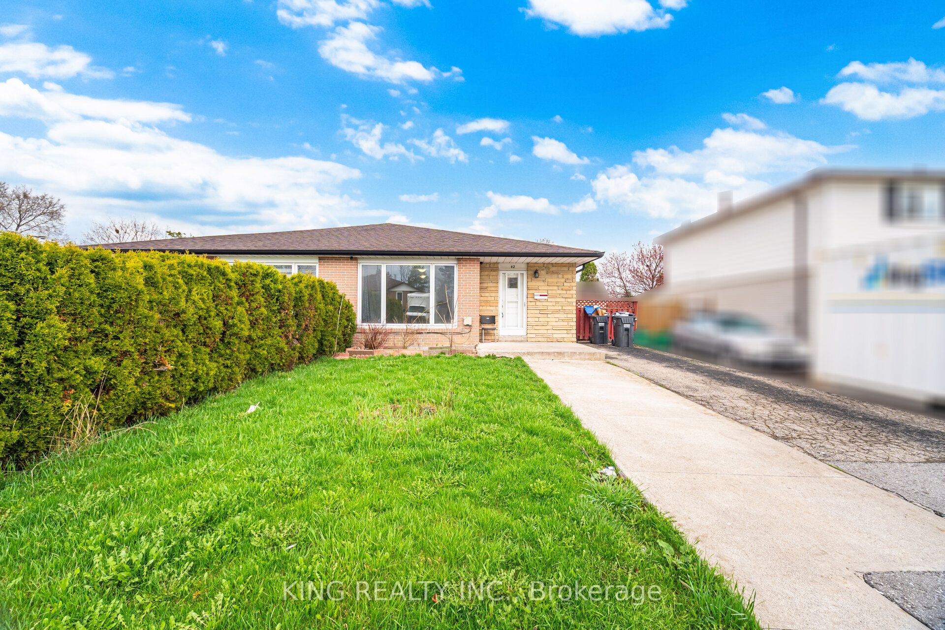 42 Flamingo Crescent, Brampton, ON L6T 2G5 photo 2