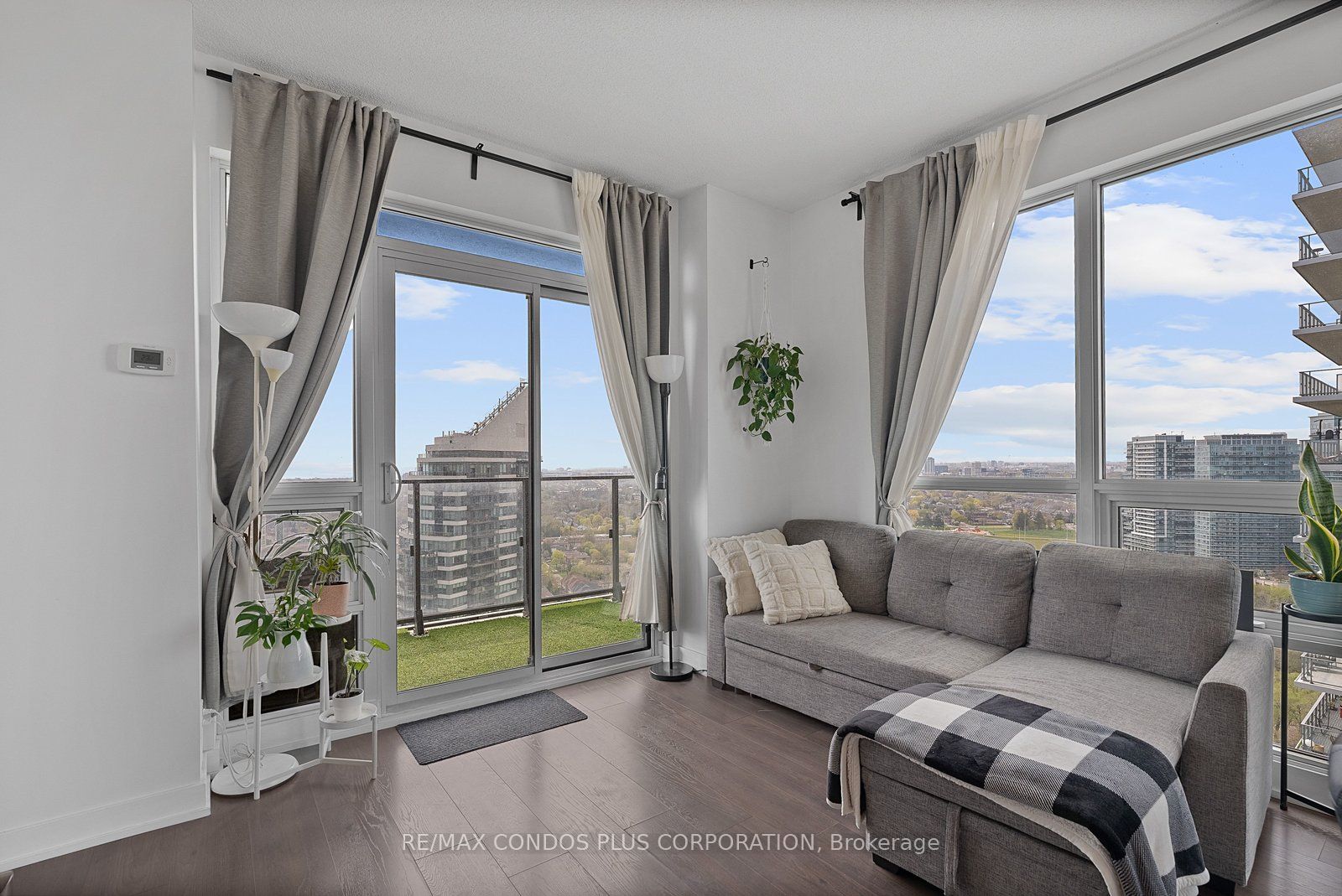 2212 Lakeshore Boulevard W 3206, Toronto, ON M8V 0C2 photo 3