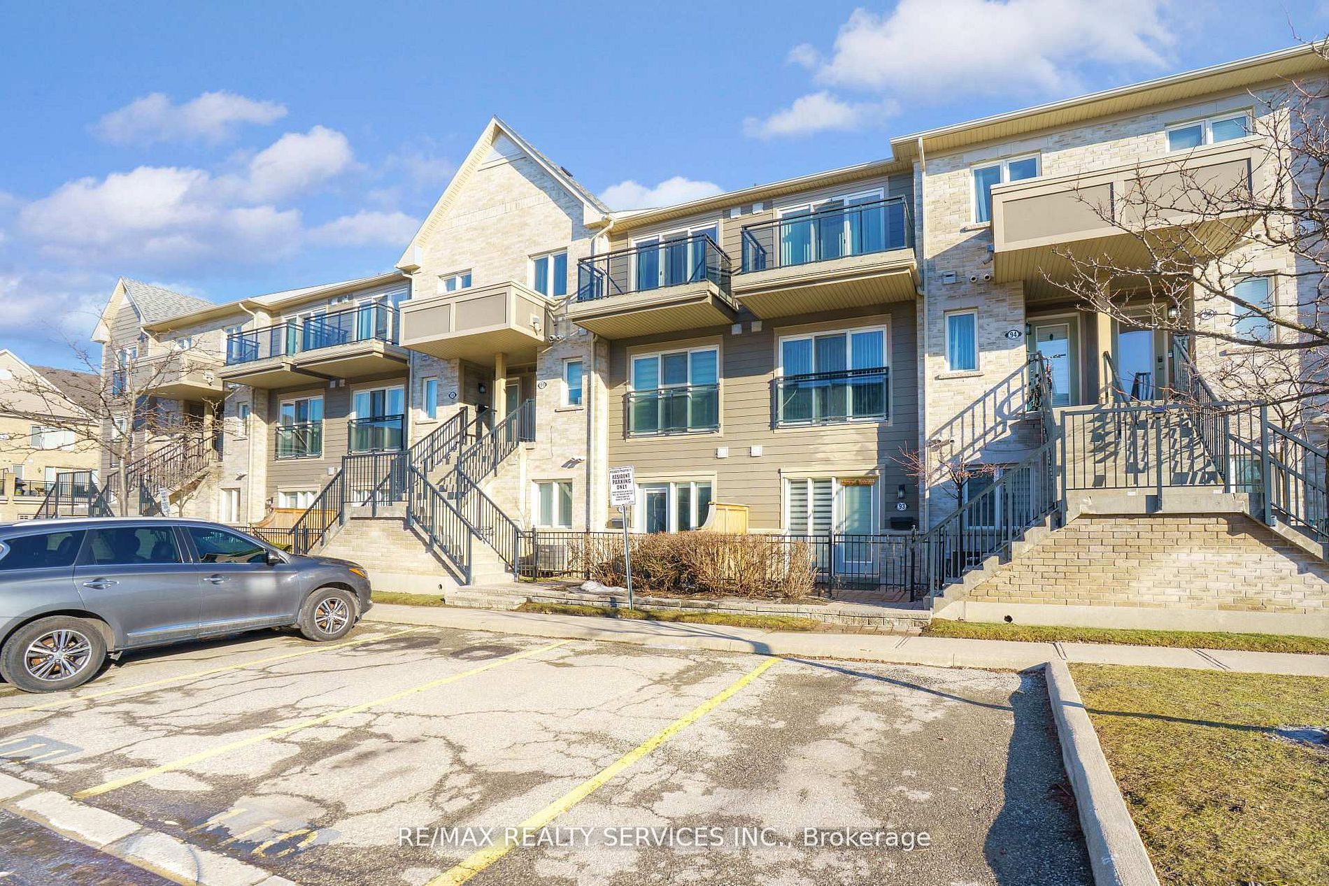 60 Fairwood Circle 92, Brampton, ON L6R 0Y6