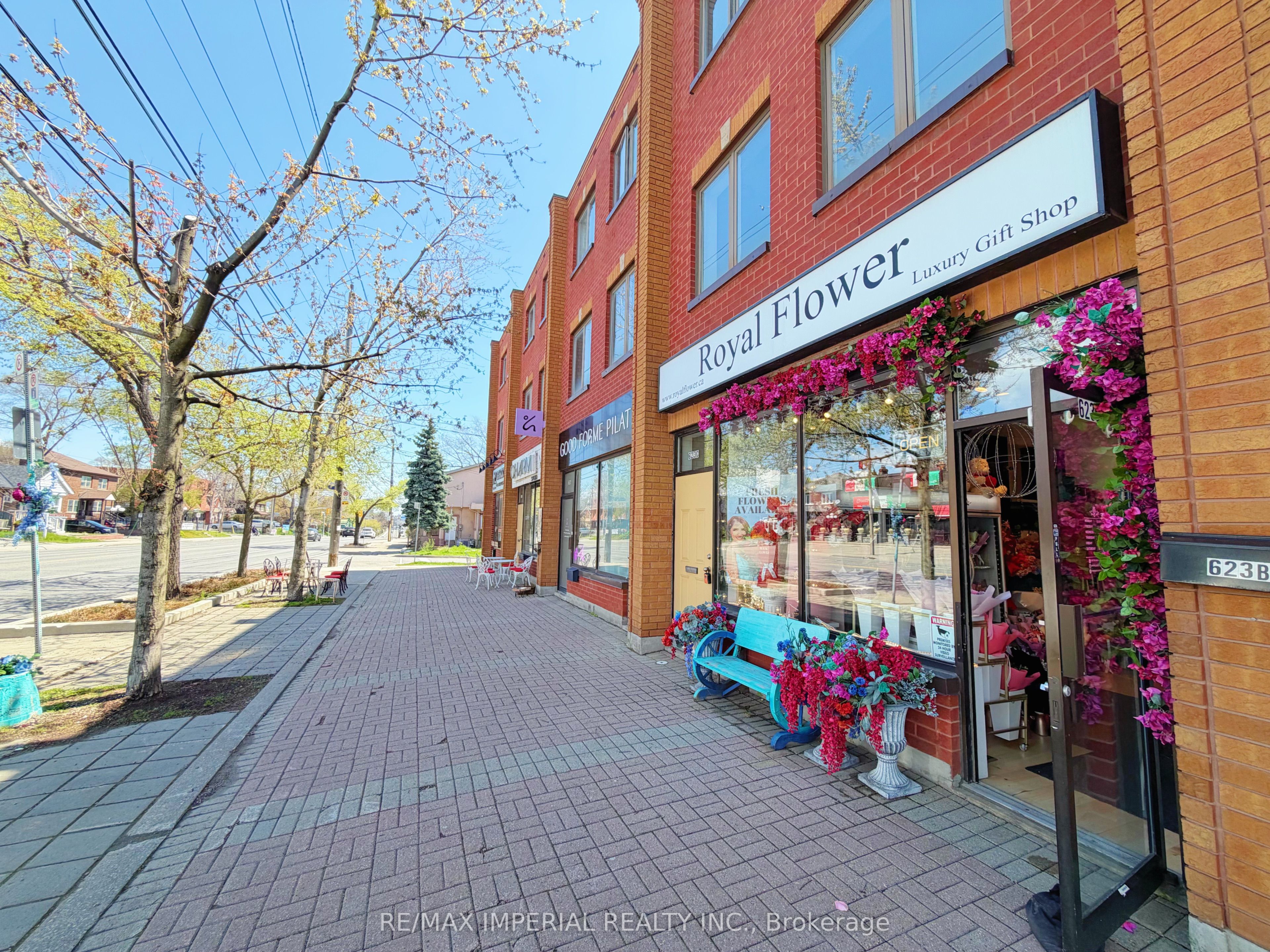 623-623A The Queensway, Toronto, ON M8Y 1K4