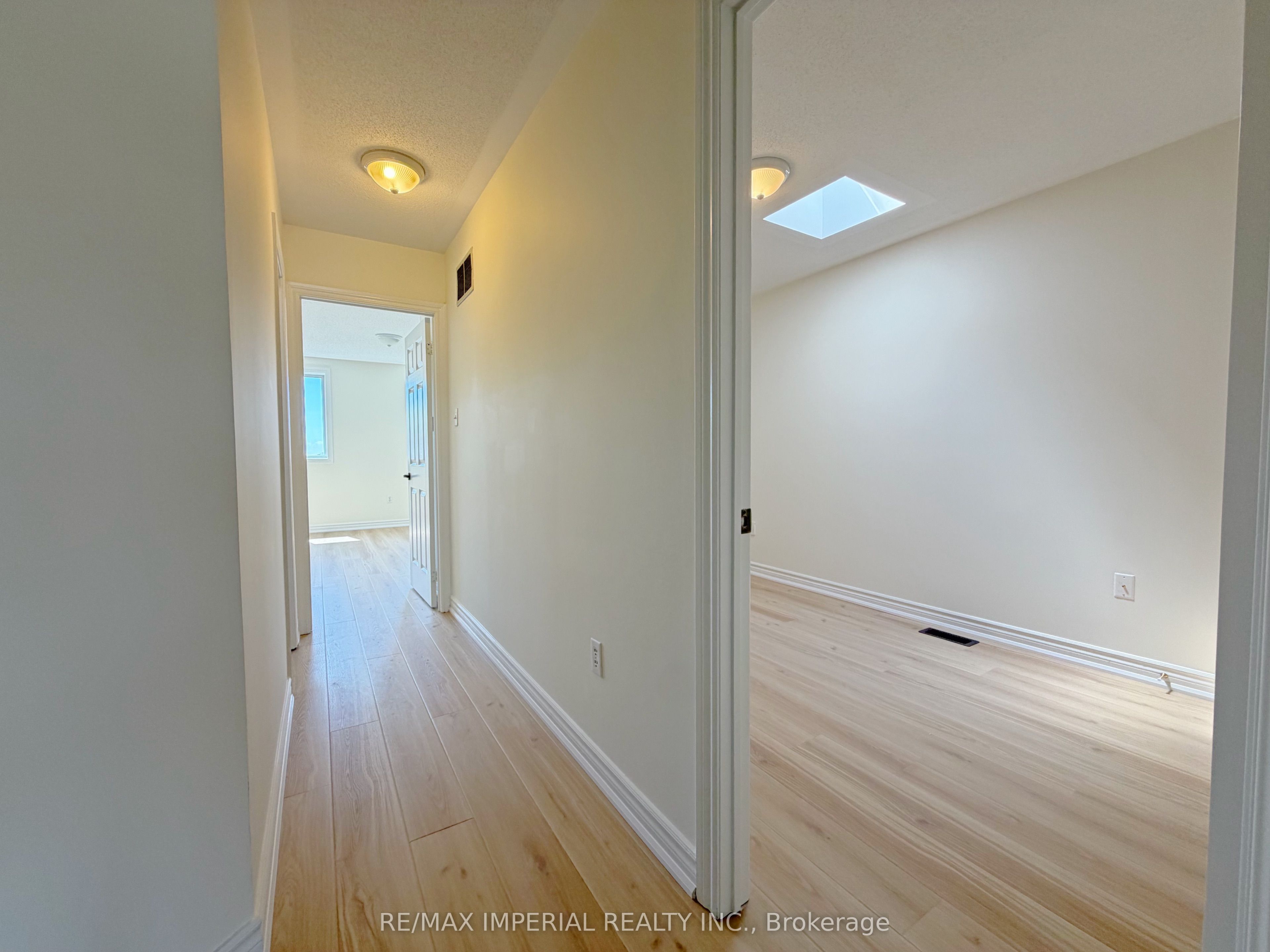 623-623A The Queensway, Toronto, ON M8Y 1K4 photo 3