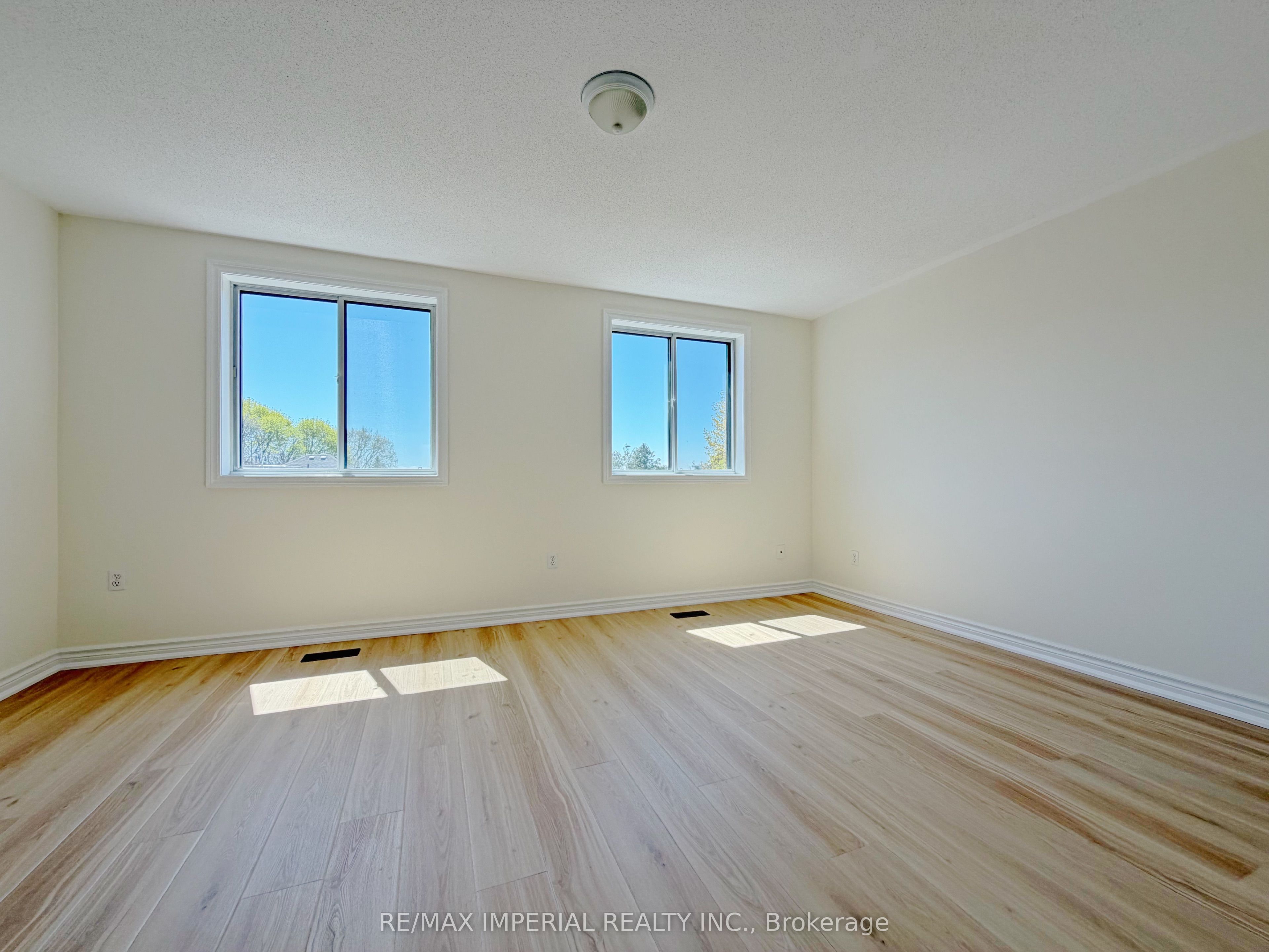 623-623A The Queensway, Toronto, ON M8Y 1K4 photo 5