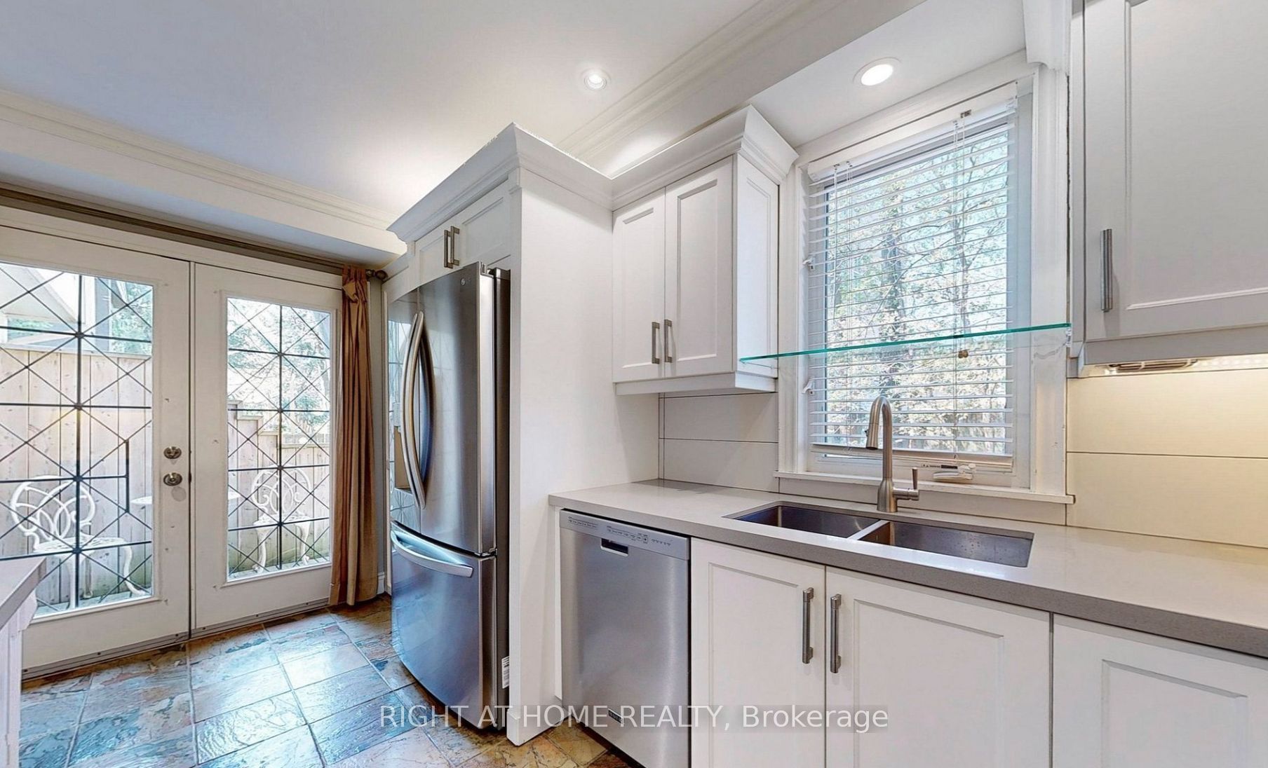 1186 Royal York Road 2, Toronto, ON M9A 4B3 photo 3