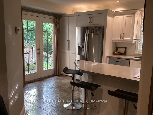 1186 Royal York Road 2, Toronto, ON M9A 4B3 photo 5