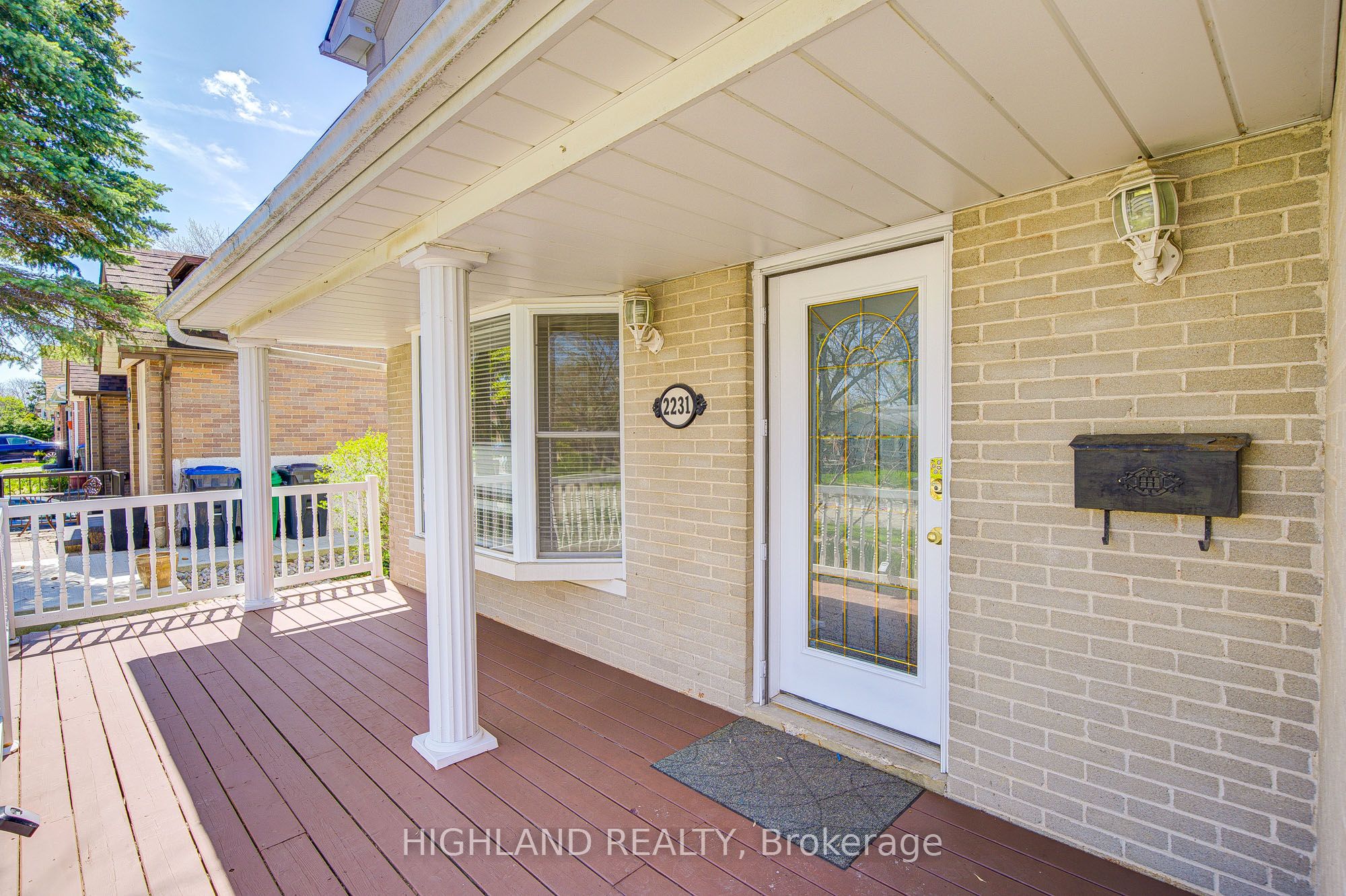 2231 Buttonbush Crescent, Mississauga, ON L5L 1C4 photo 2